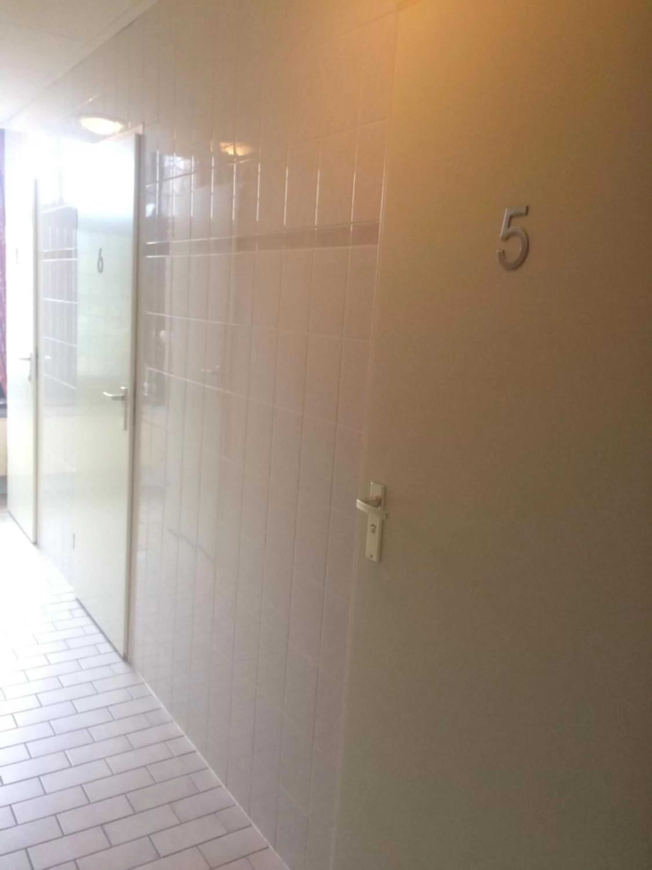 Shower in Hotel Kasteel de Essenburgh