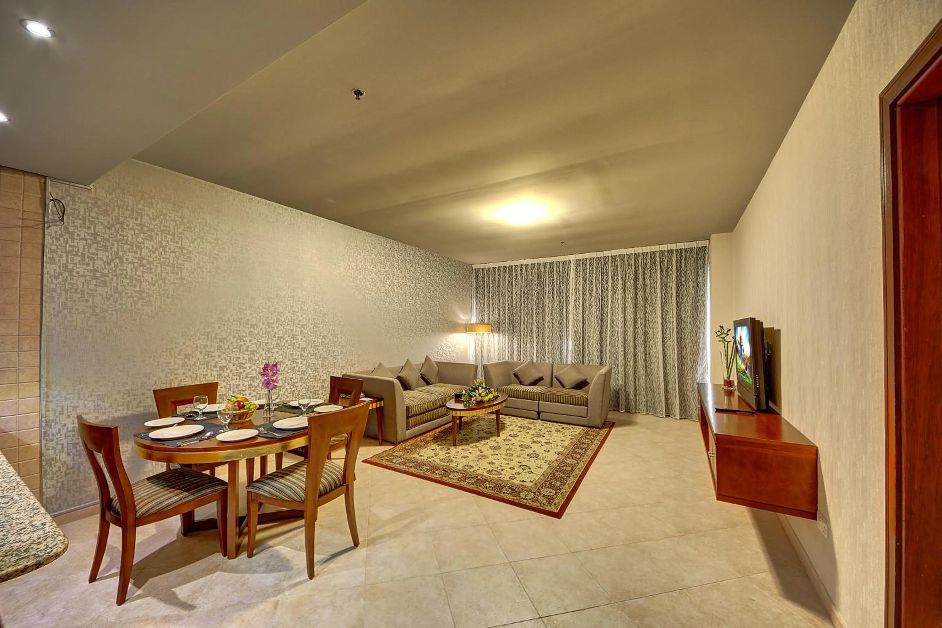 TV and multimedia in Al Manar Grand Hotel Apartment