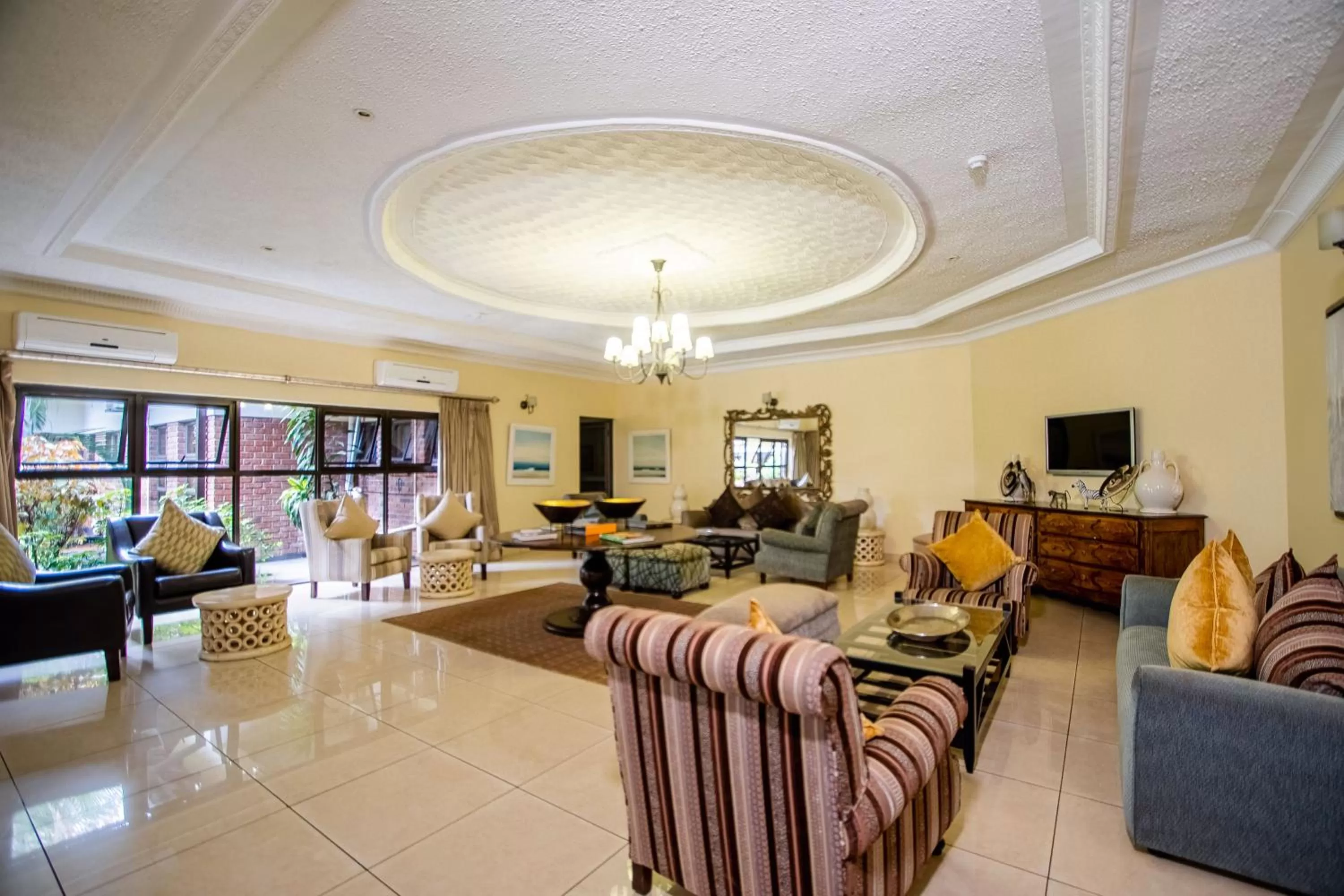 Communal lounge/ TV room, Seating Area in The Victoria Falls Deluxe Suites