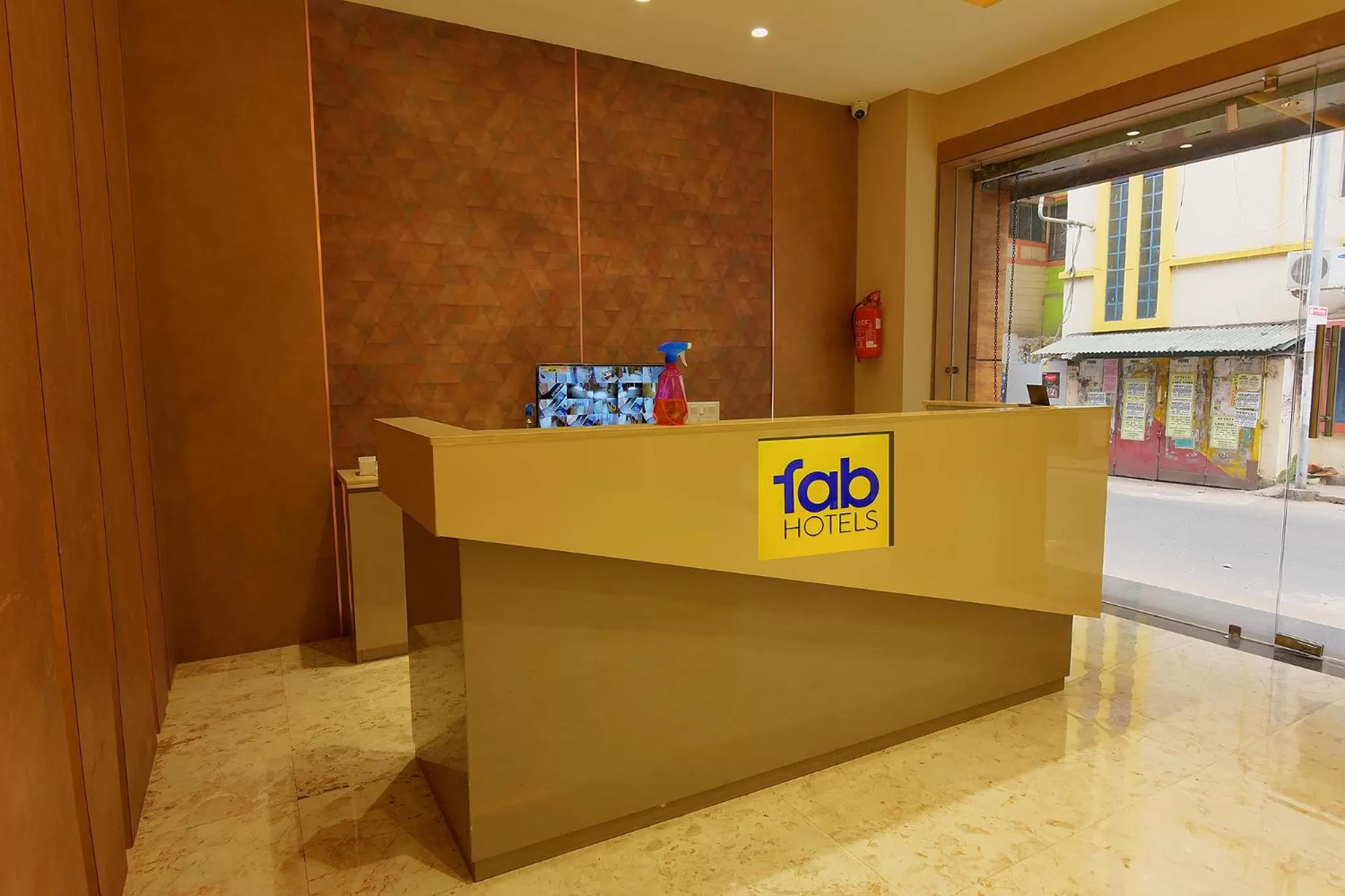 Lobby or reception in FabHotel Eros 282 - Nr Sreebhumi