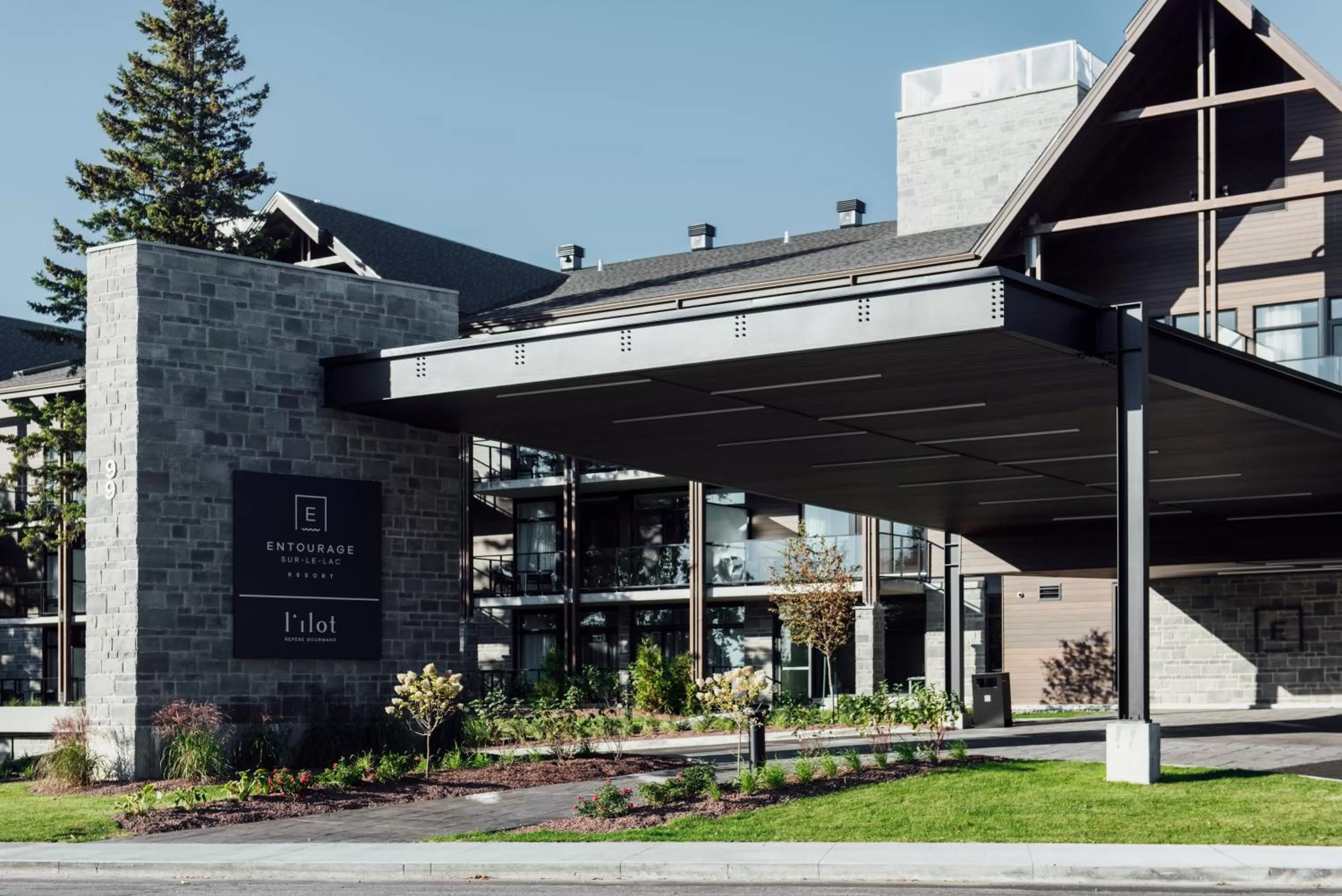 Property building in Entourage sur-le-Lac