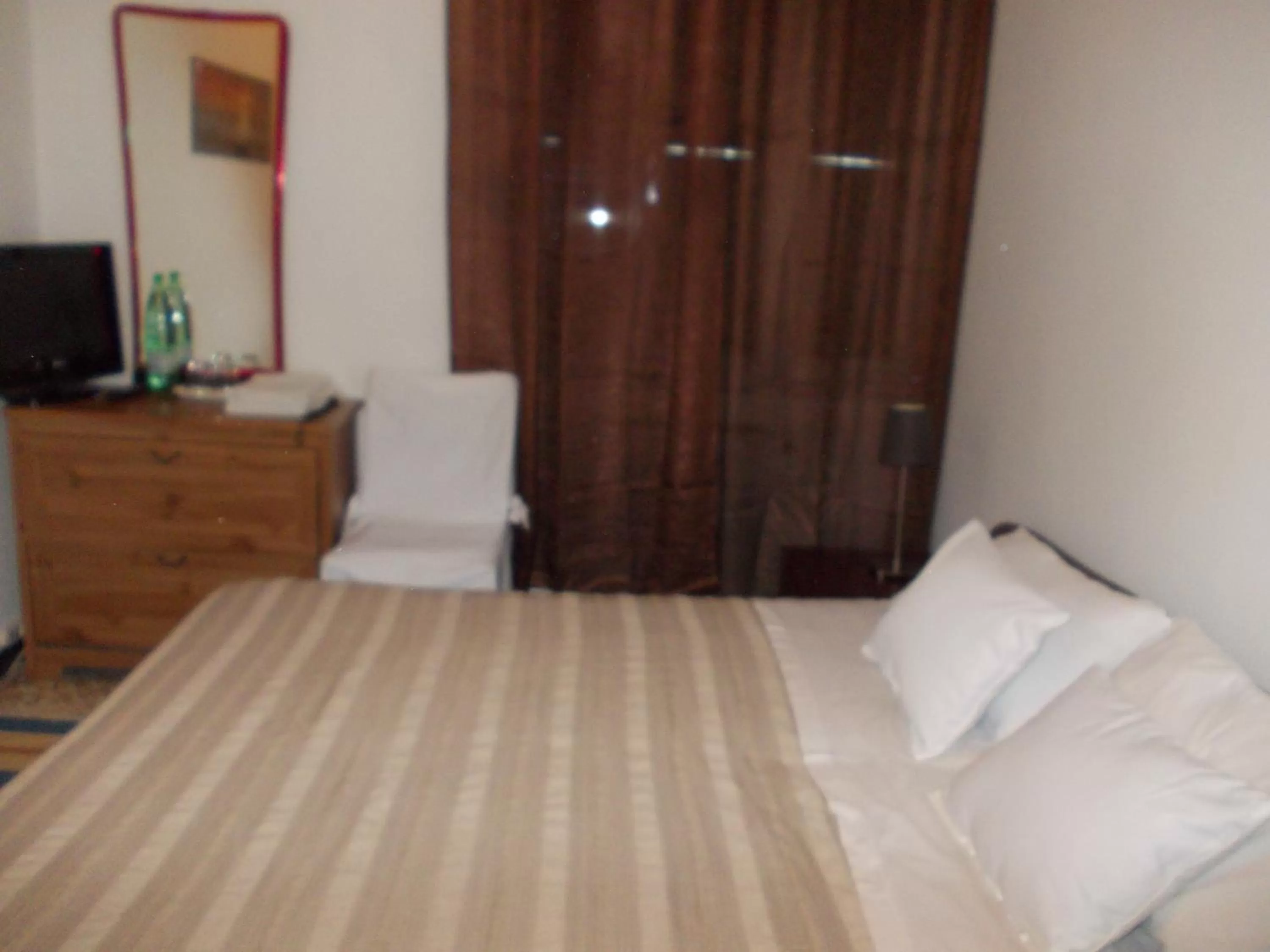 Bed in Travellers Lodge Bed & Rooms