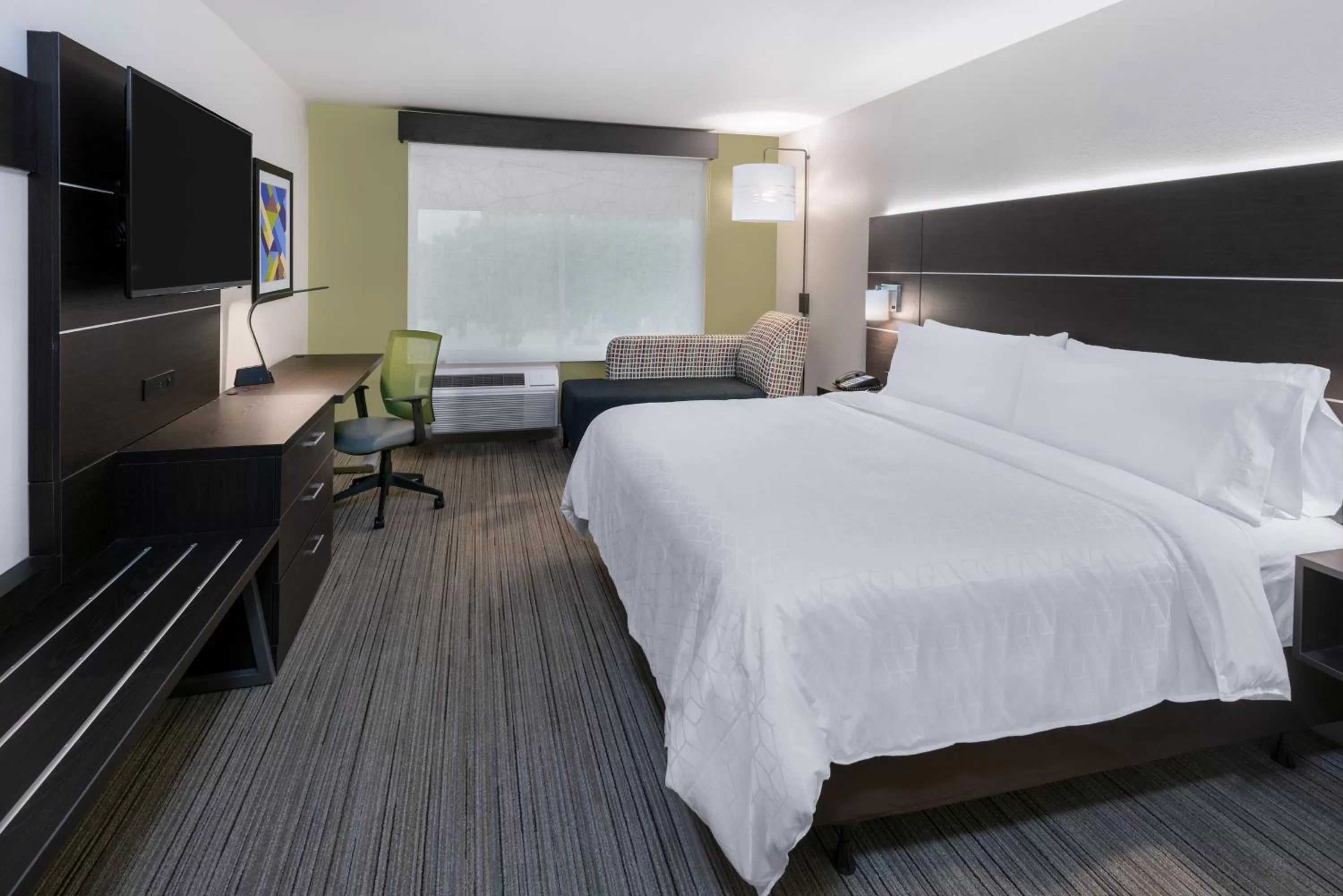 Photo of the whole room, Bed in Holiday Inn Express & Suites- Sugar Land SE - Missouri City by IHG