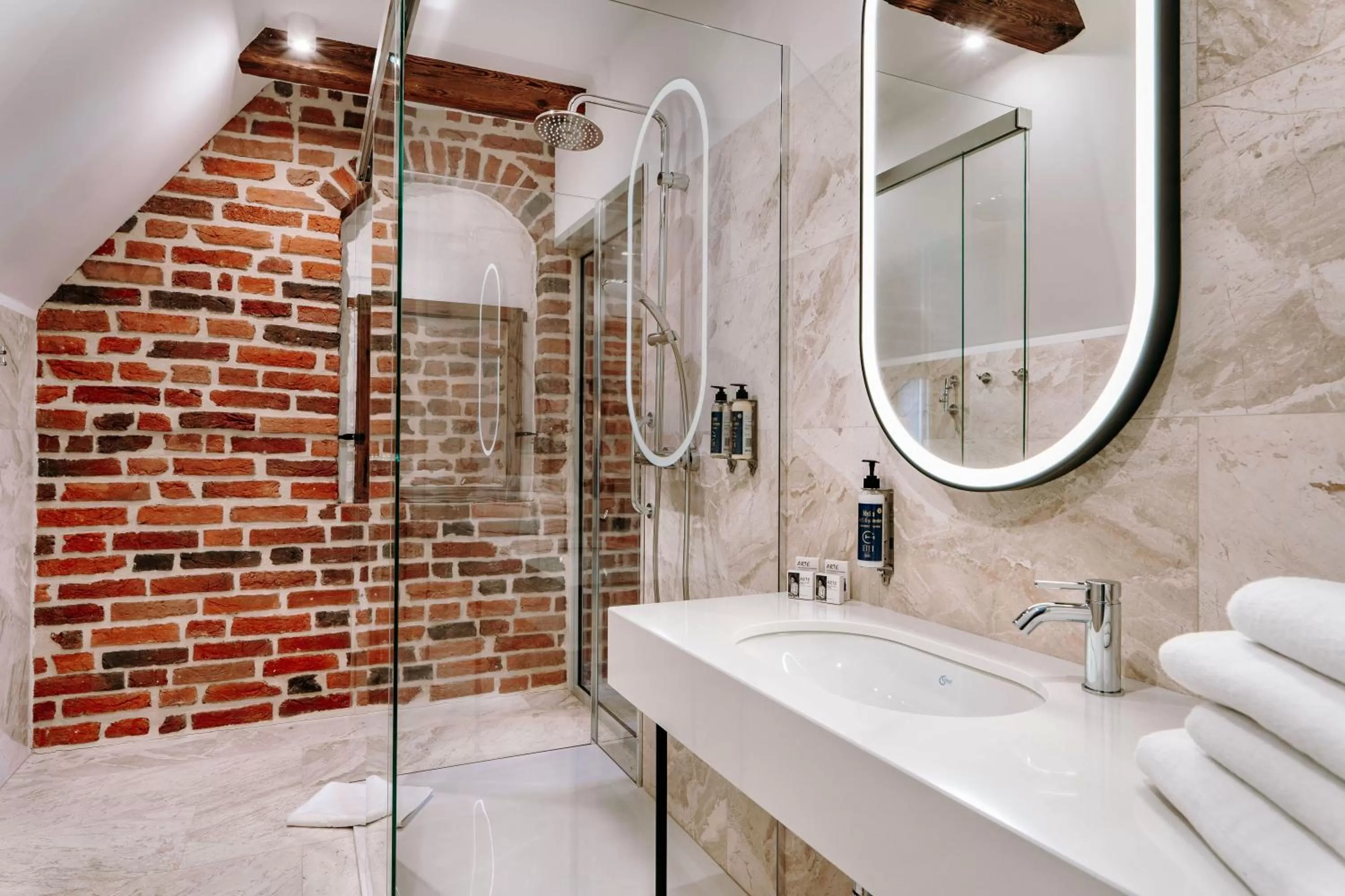 Shower in Hotel ETER