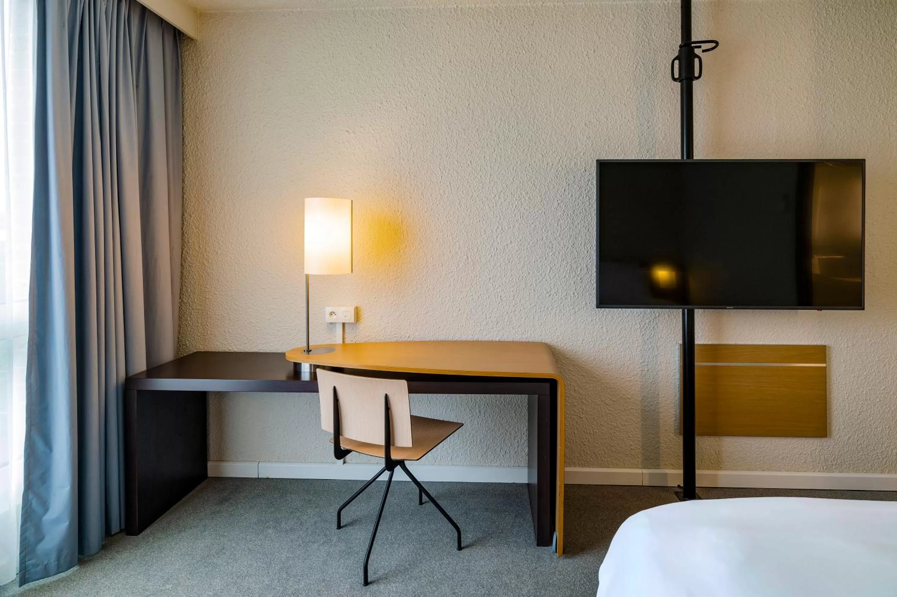 TV and multimedia, Bed in Hôtel Novotel Valenciennes