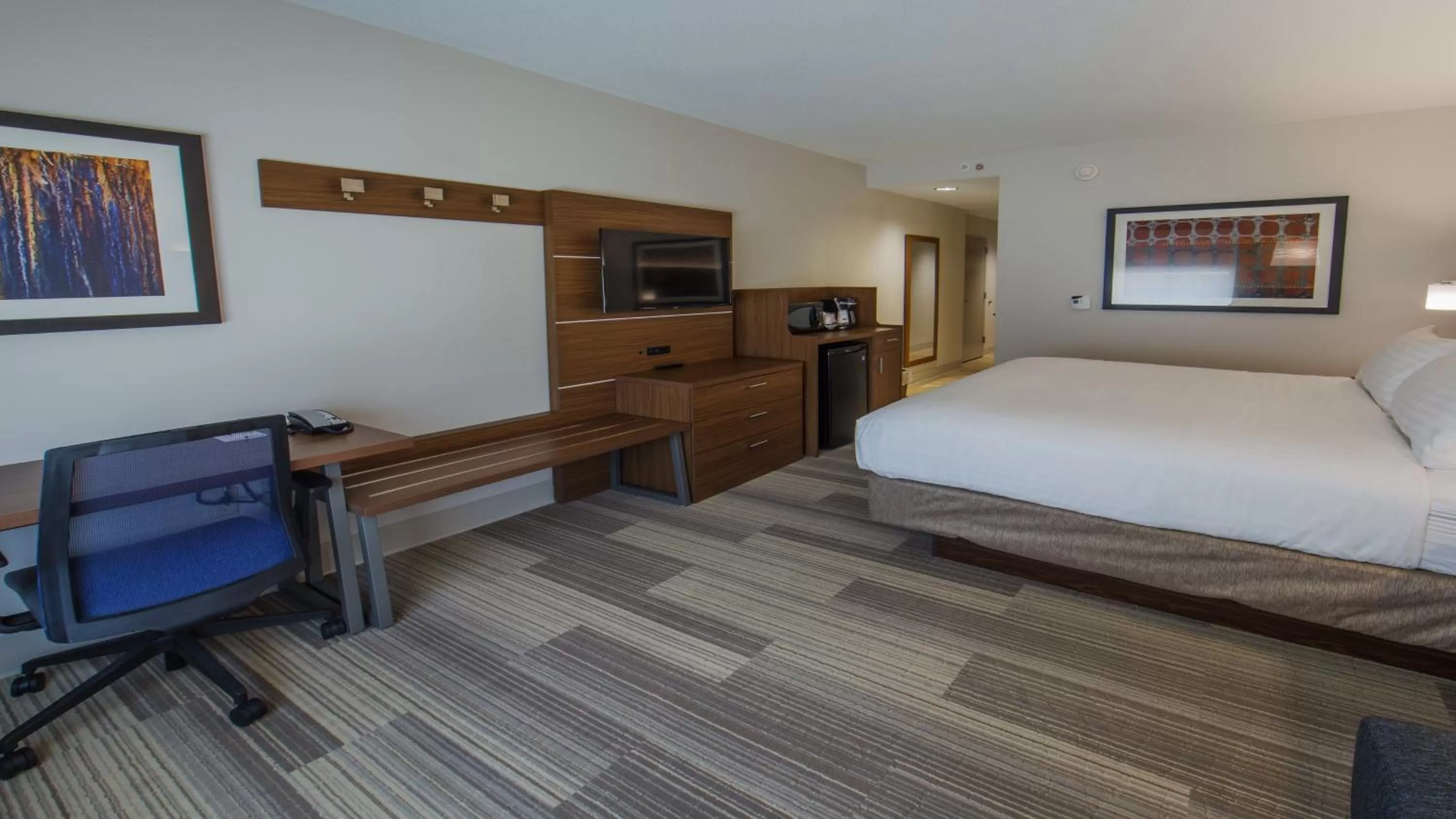 Photo of the whole room, Bed in Holiday Inn Express Gatlinburg Downtown by IHG
