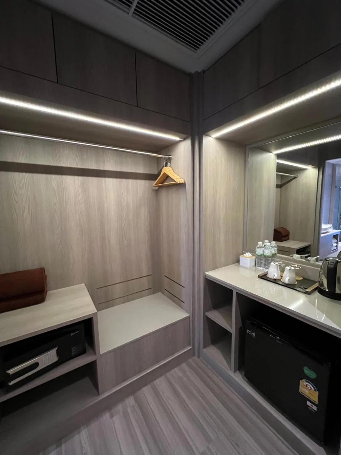 wardrobe, Bed in Fifth Pattaya Jomtien By Shiwalai Int