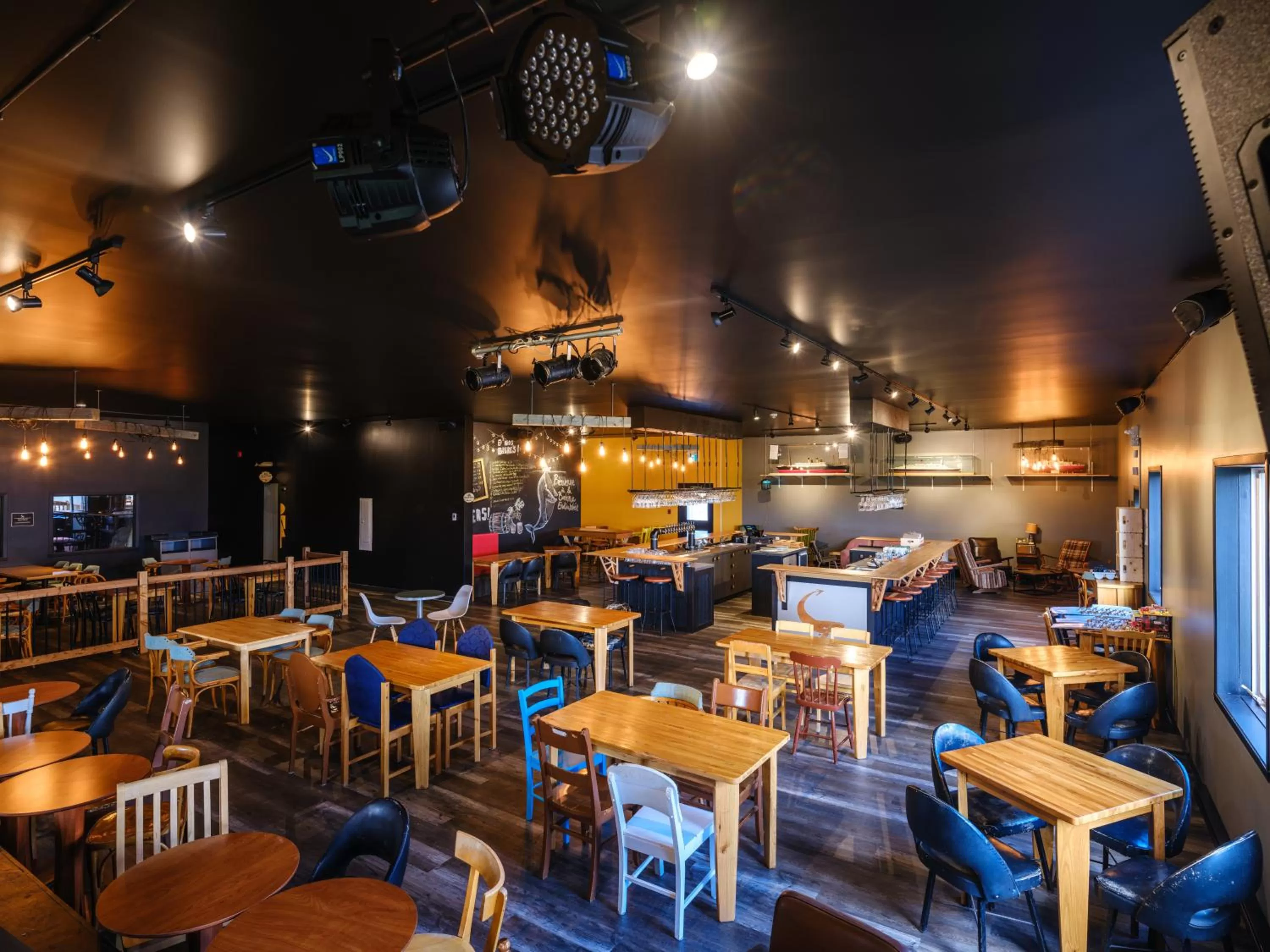 Lounge or bar in La Baleine Endiablée Microbrasserie