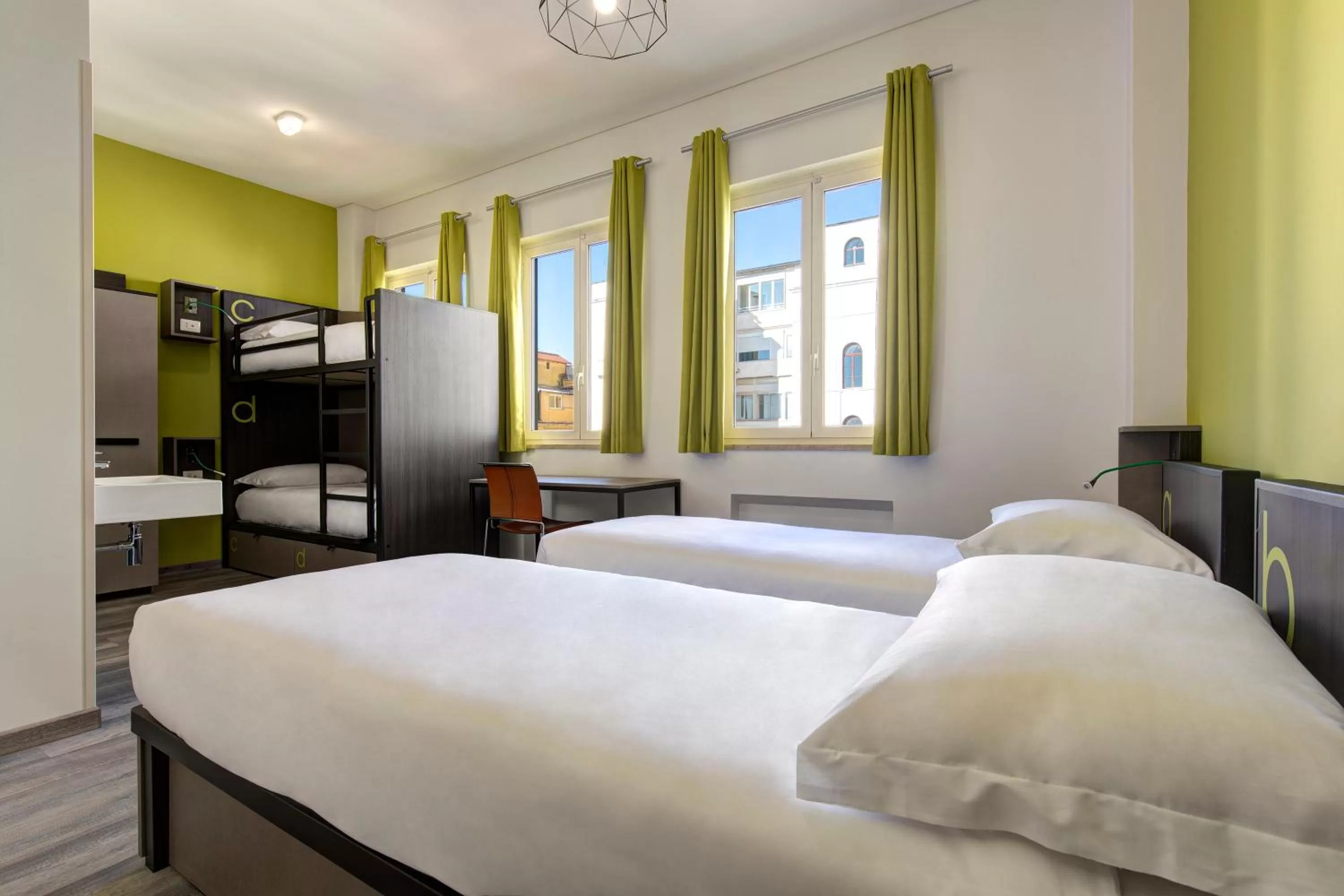 Bed in The RomeHello