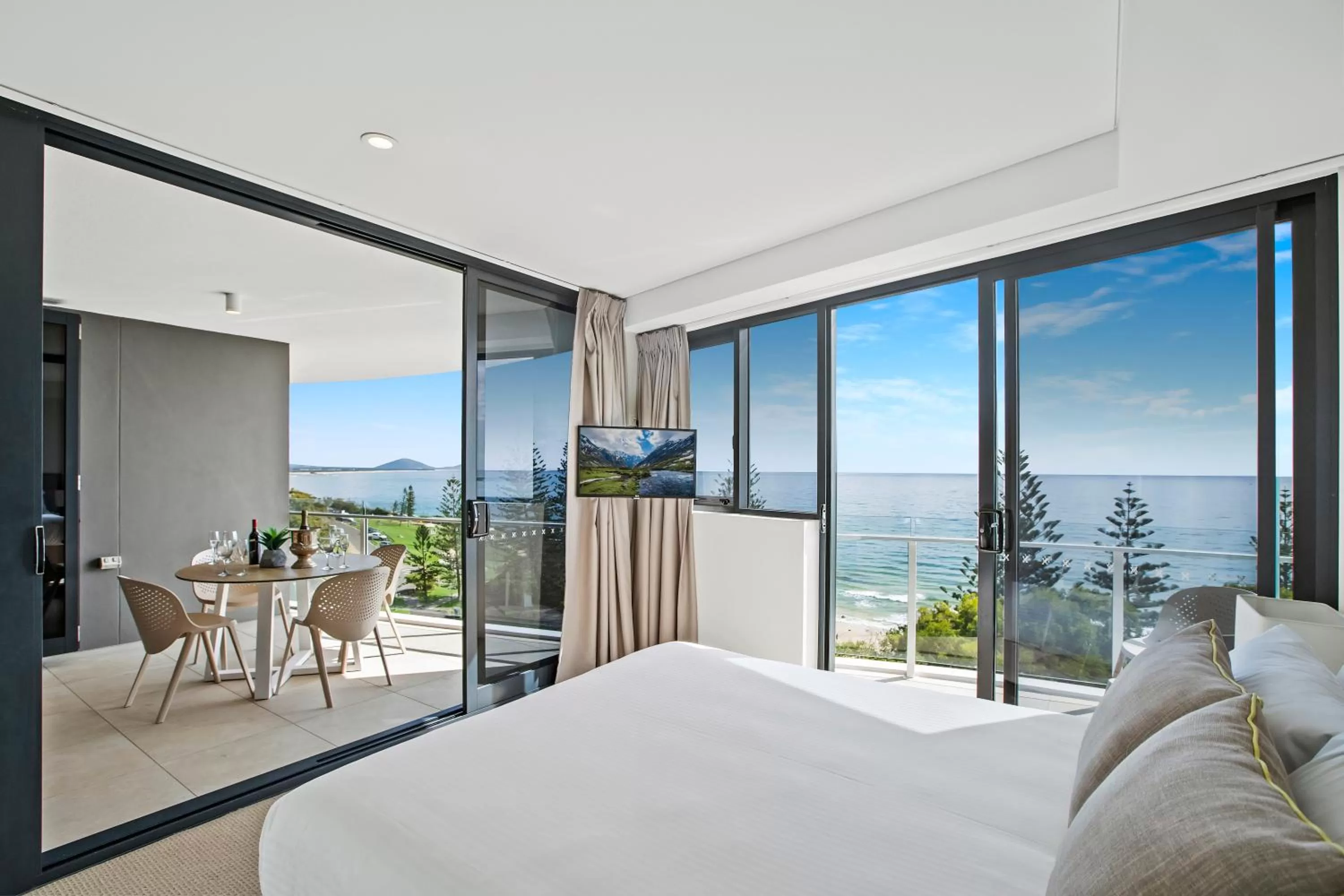 Balcony/Terrace, Bed in Breeze Mooloolaba, Ascend Hotel Collection