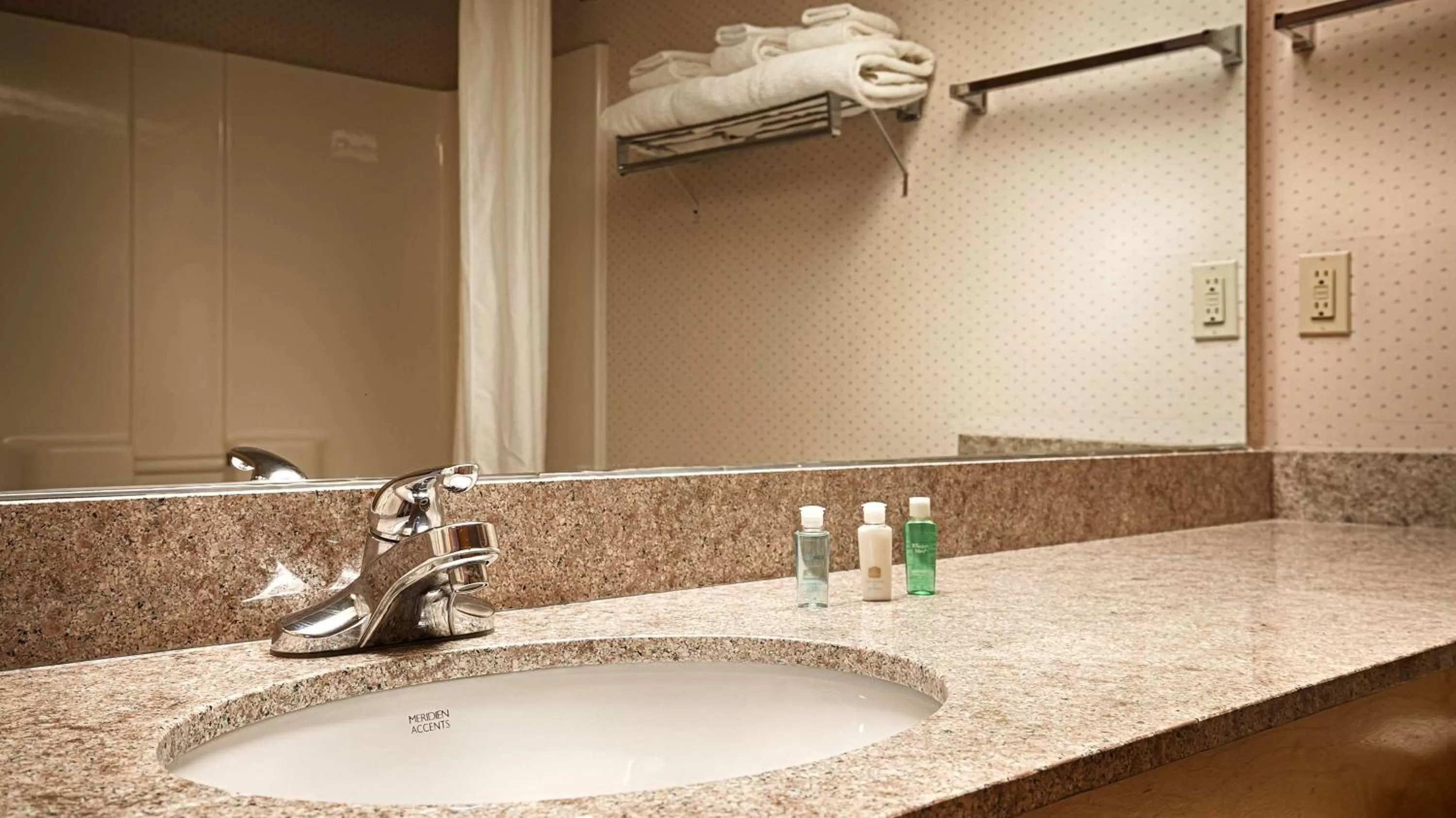 Queen Room with Two Queen Beds and Bath Tub - Disability Access in Best Western Circus City Inn