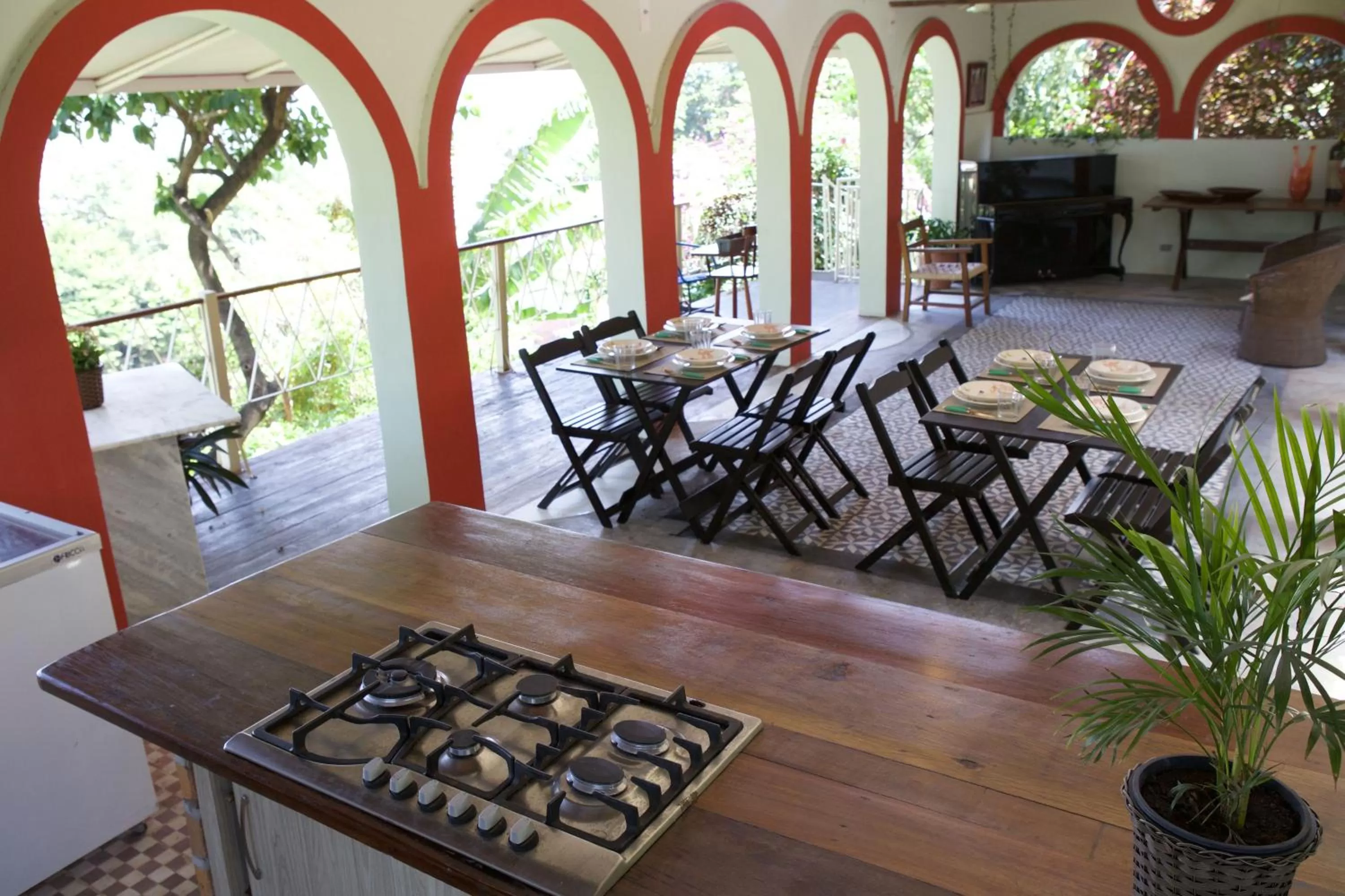 Restaurant/Places to Eat in Irradiante