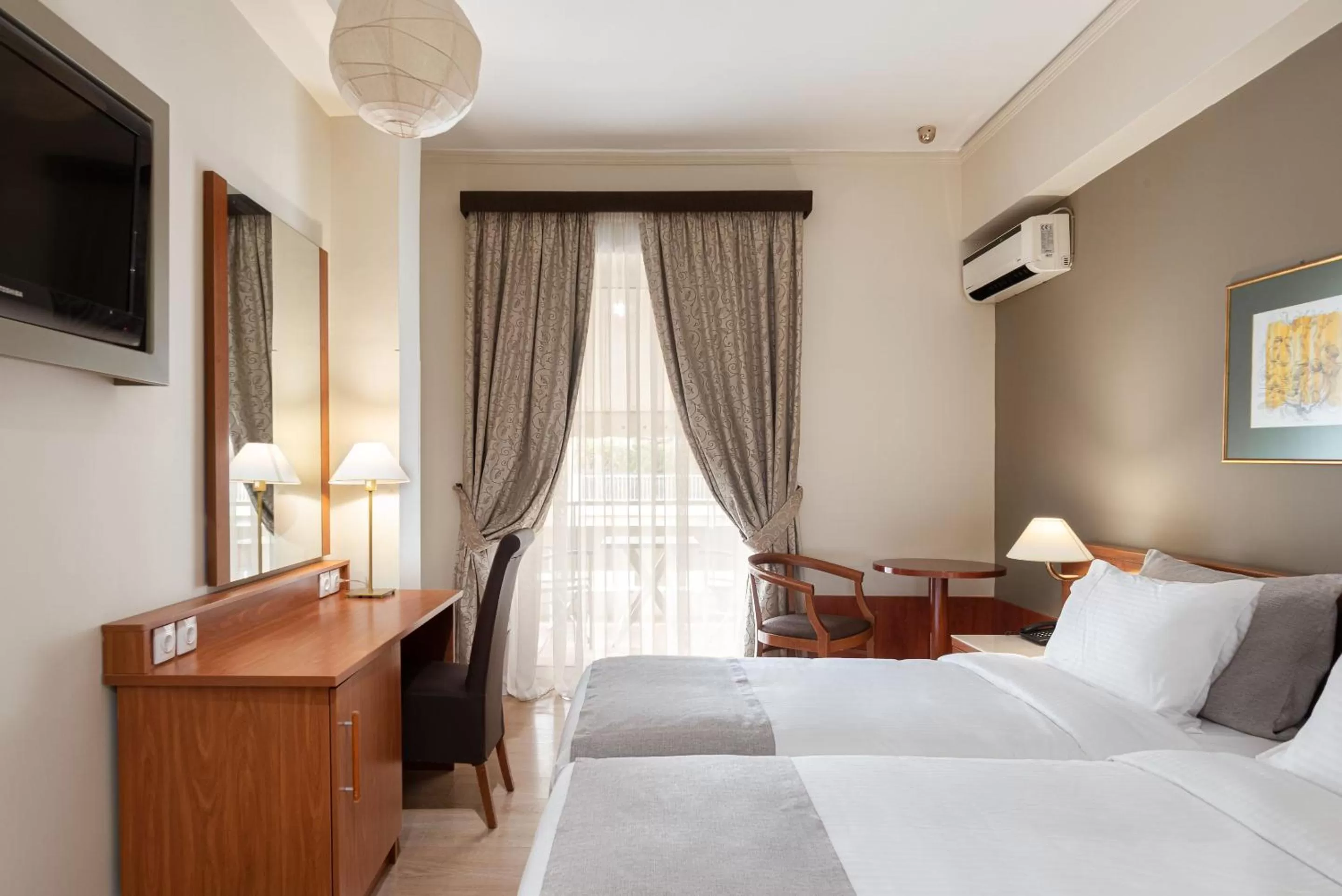 Communal lounge/ TV room, Bed in Acropolis Select