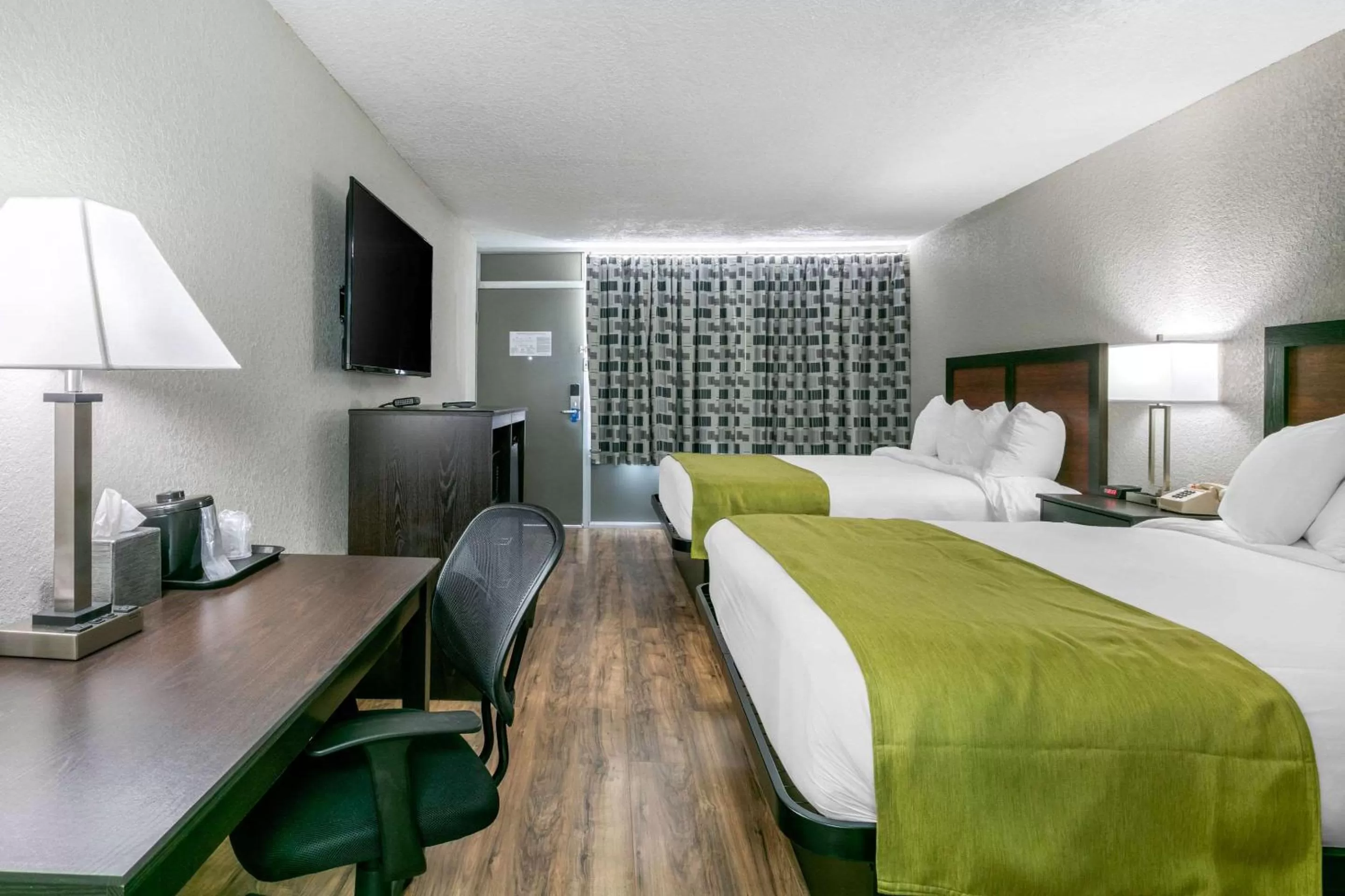 Photo of the whole room in Rodeway Inn Kingston Springs