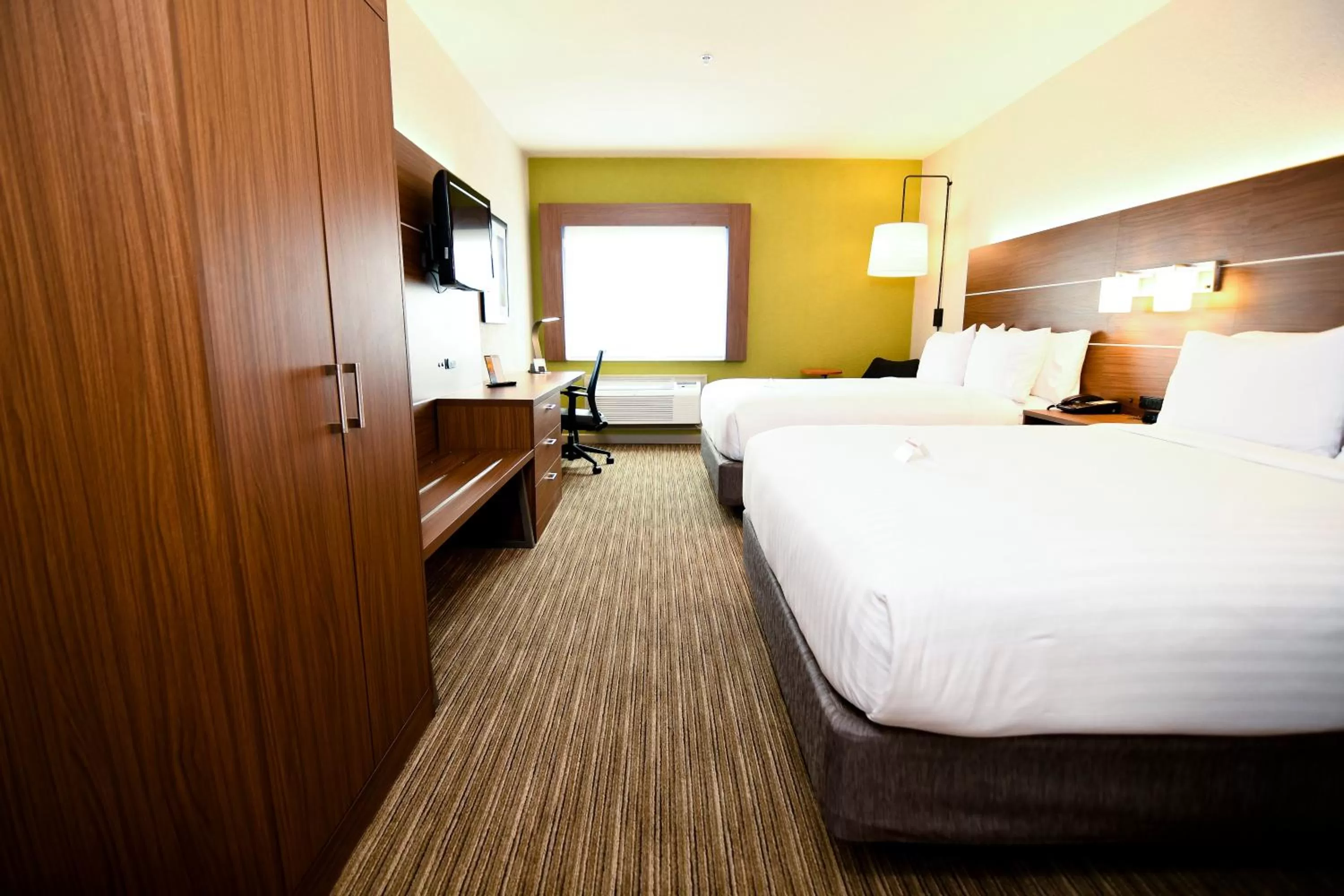 Photo of the whole room, Bed in Holiday Inn Express Hotel & Suites Port Clinton-Catawba Island by IHG