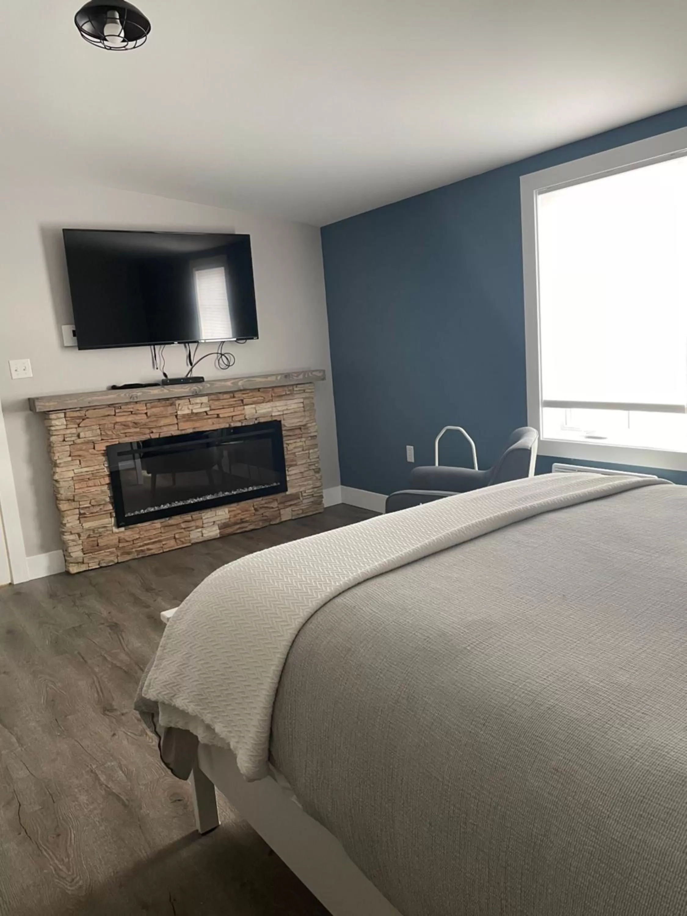 Bed in Bumblebee Bight Inn