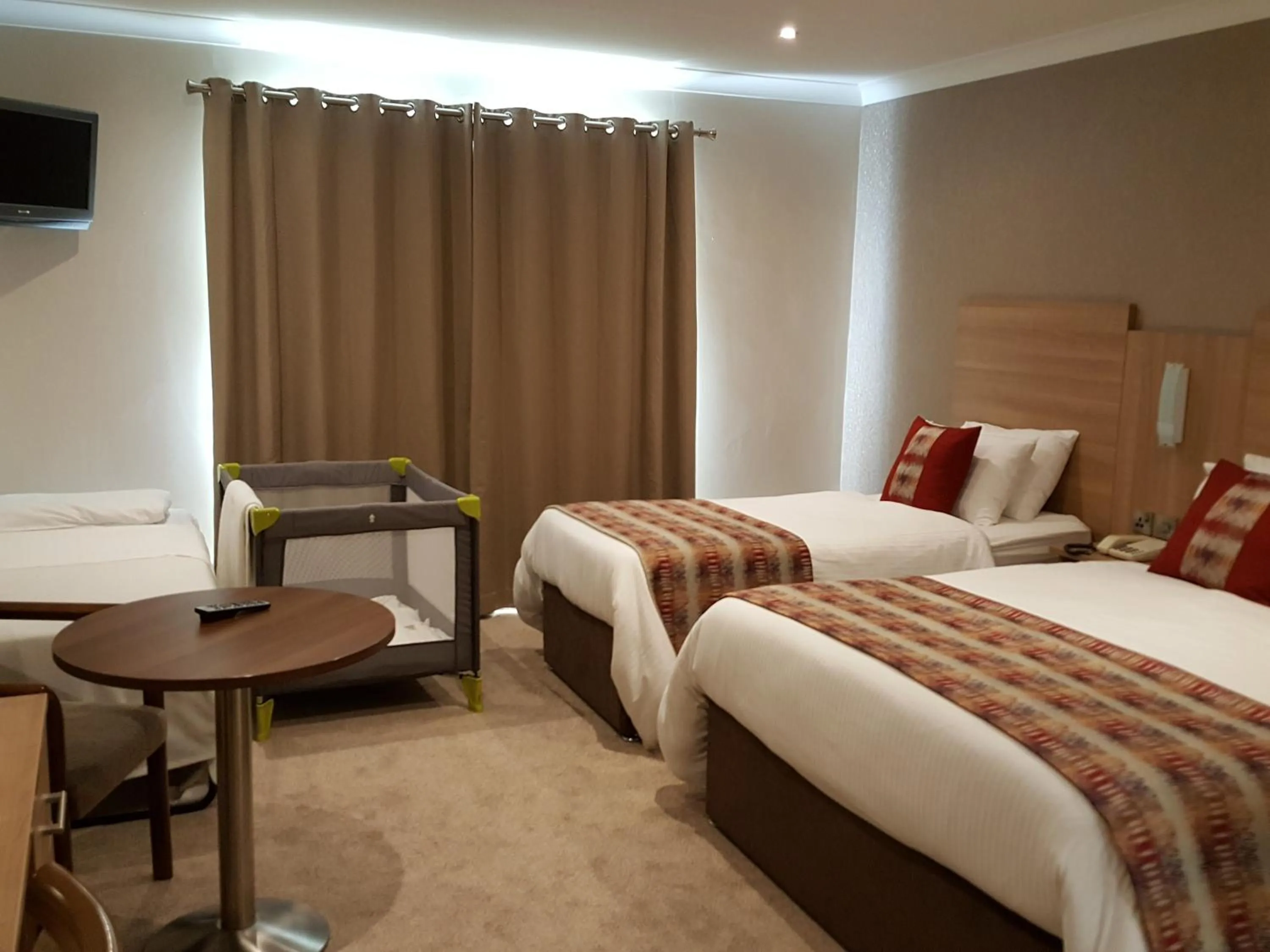 Bedroom, Bed in The Lodge Hotel