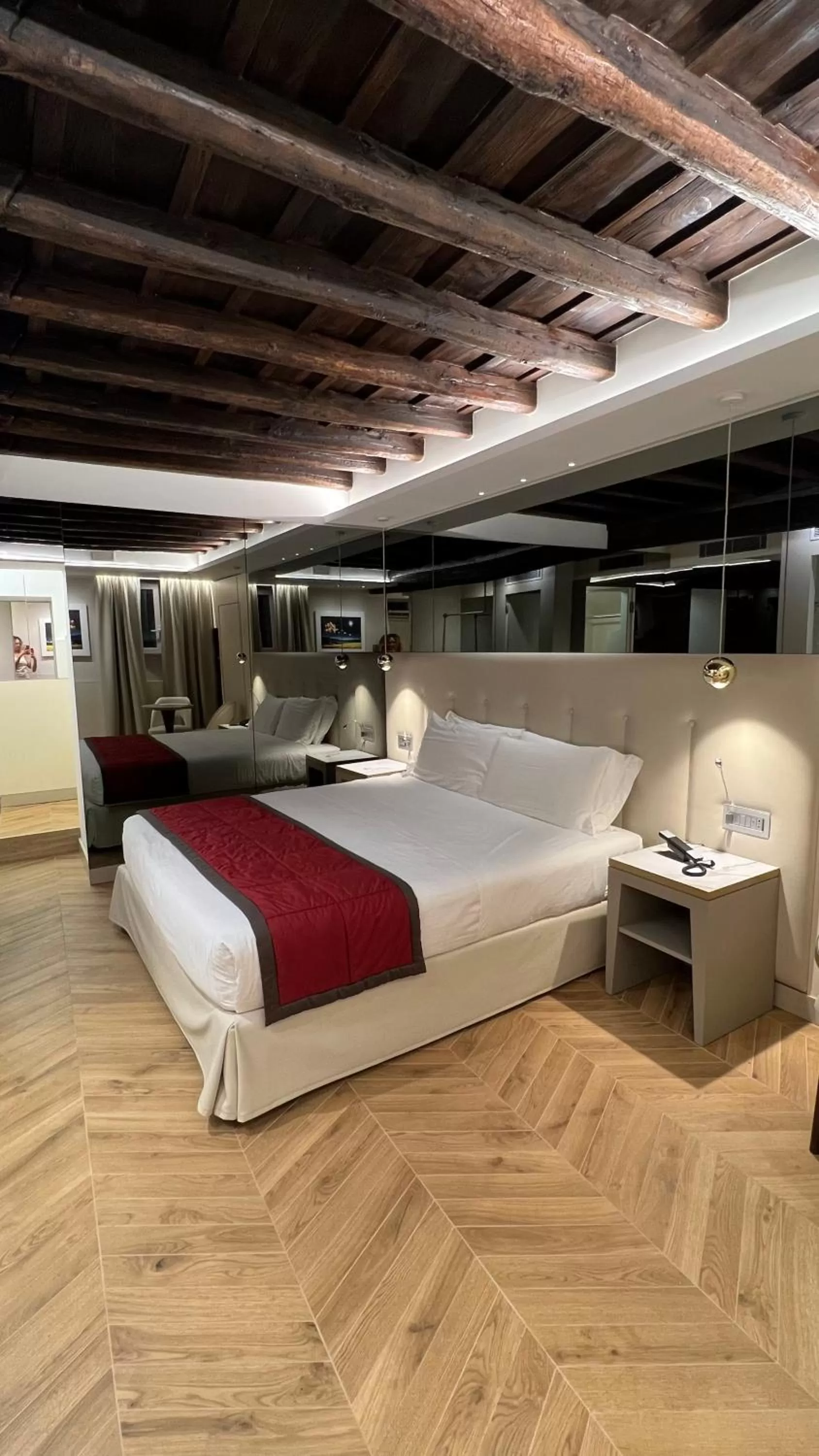 Bed in Harry's Bar Trevi Hotel & Restaurant