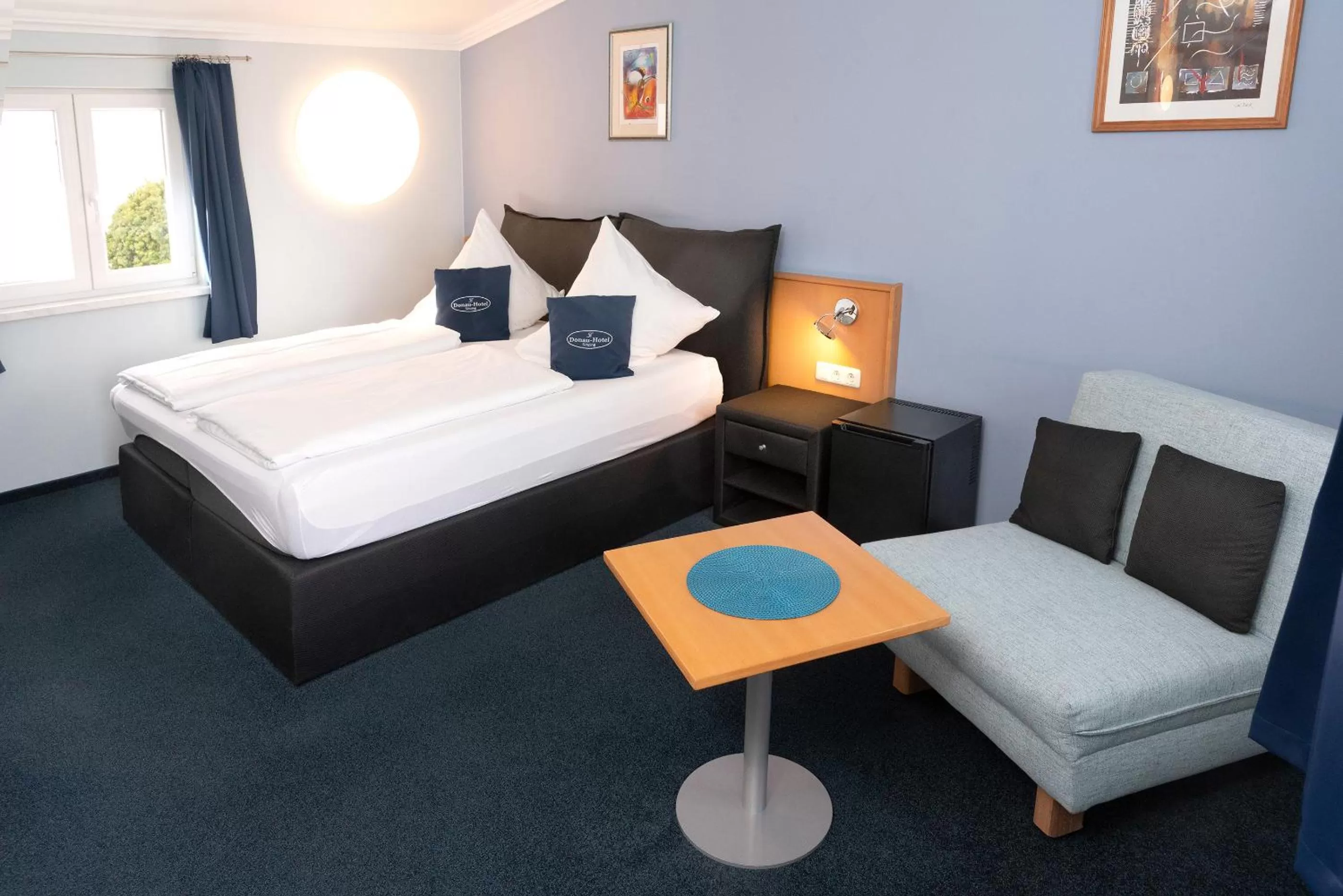 Photo of the whole room, Bed in Donau-Hotel