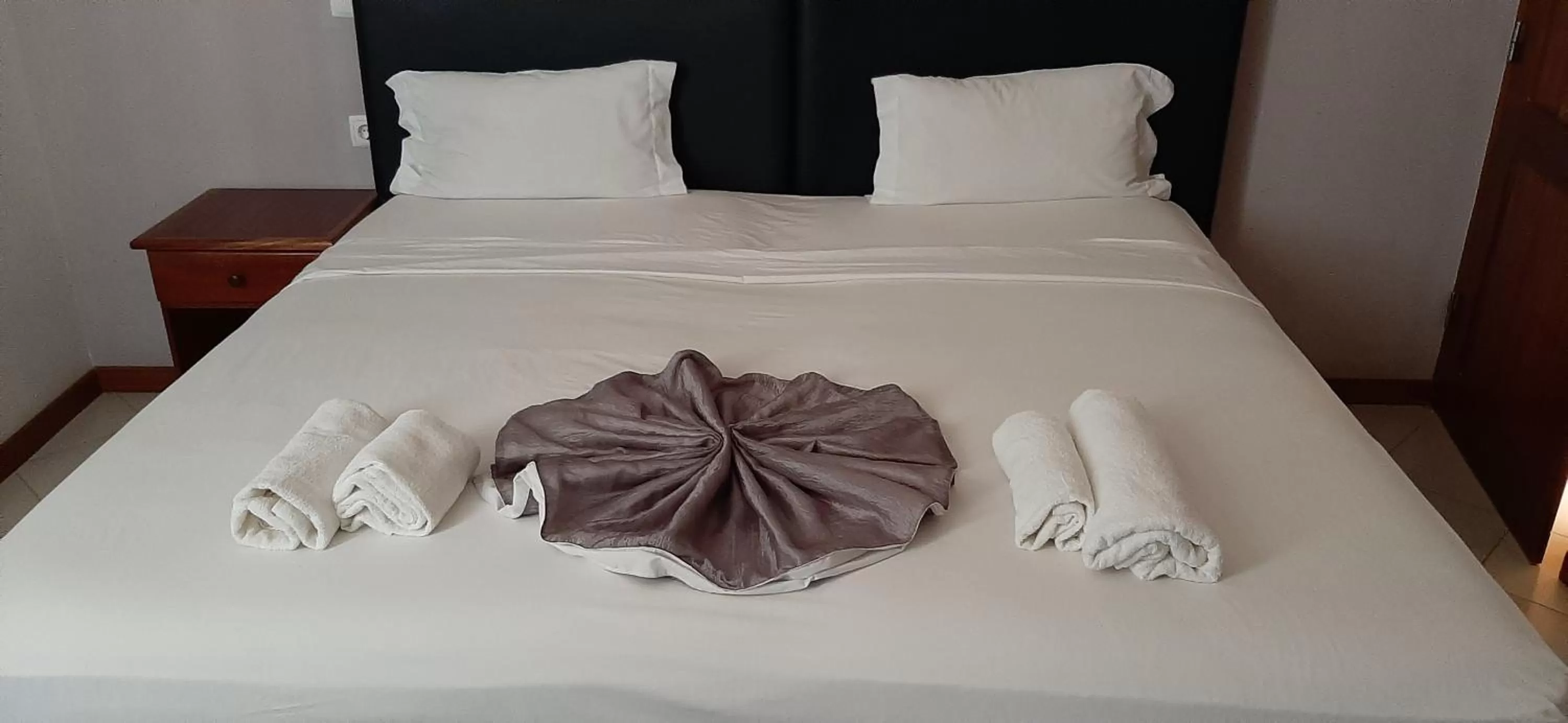 Bed in Atlantic Maio Hotel