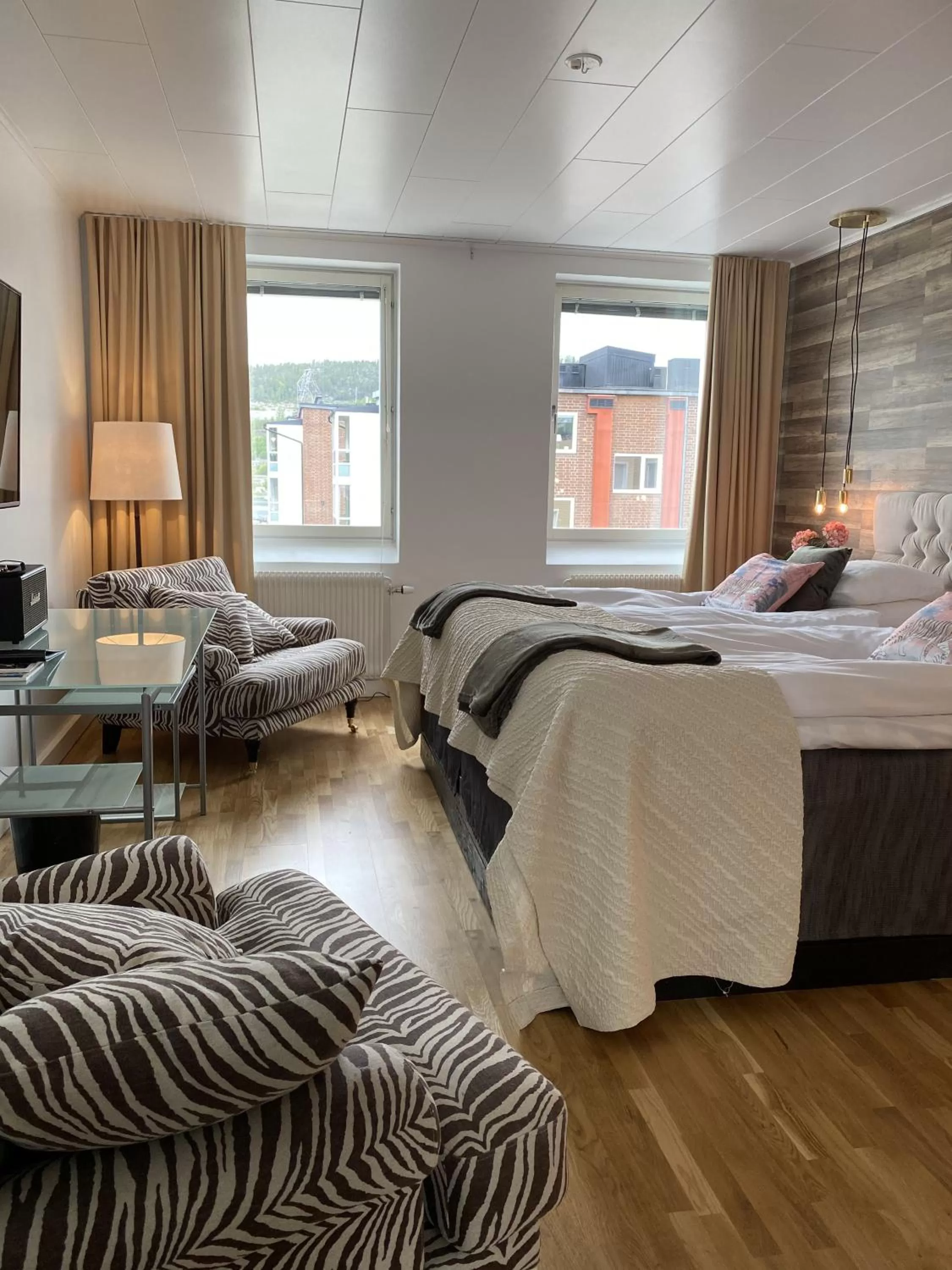 Photo of the whole room, Bed in Strand City Hotel