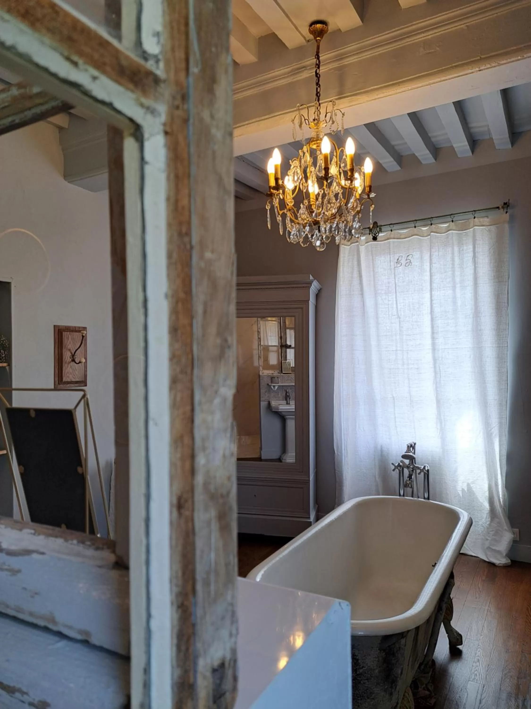 Bathroom, TV/Entertainment Center in chambre d'hôtes Madame