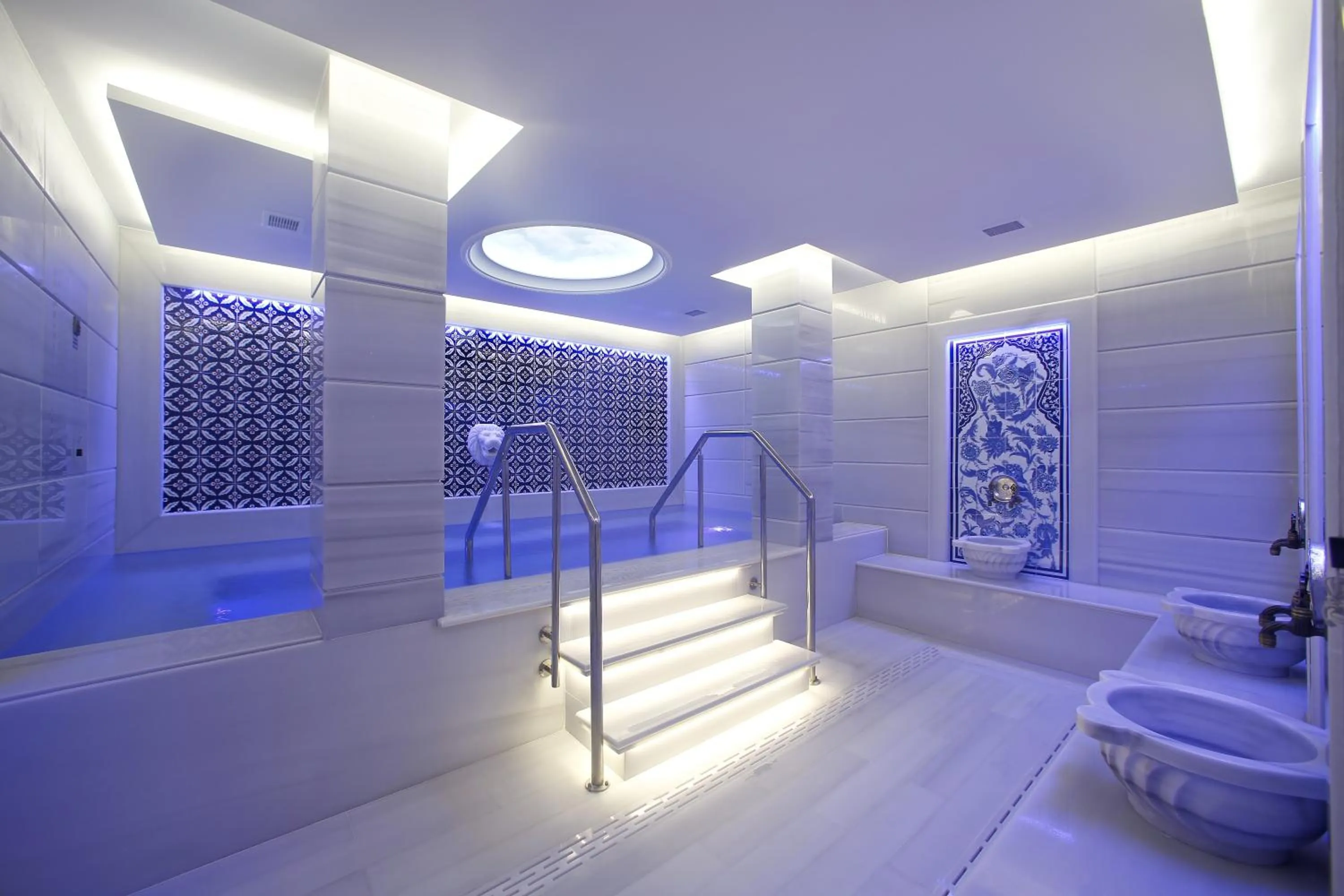 Steam room in Gonluferah Thermal Hotel