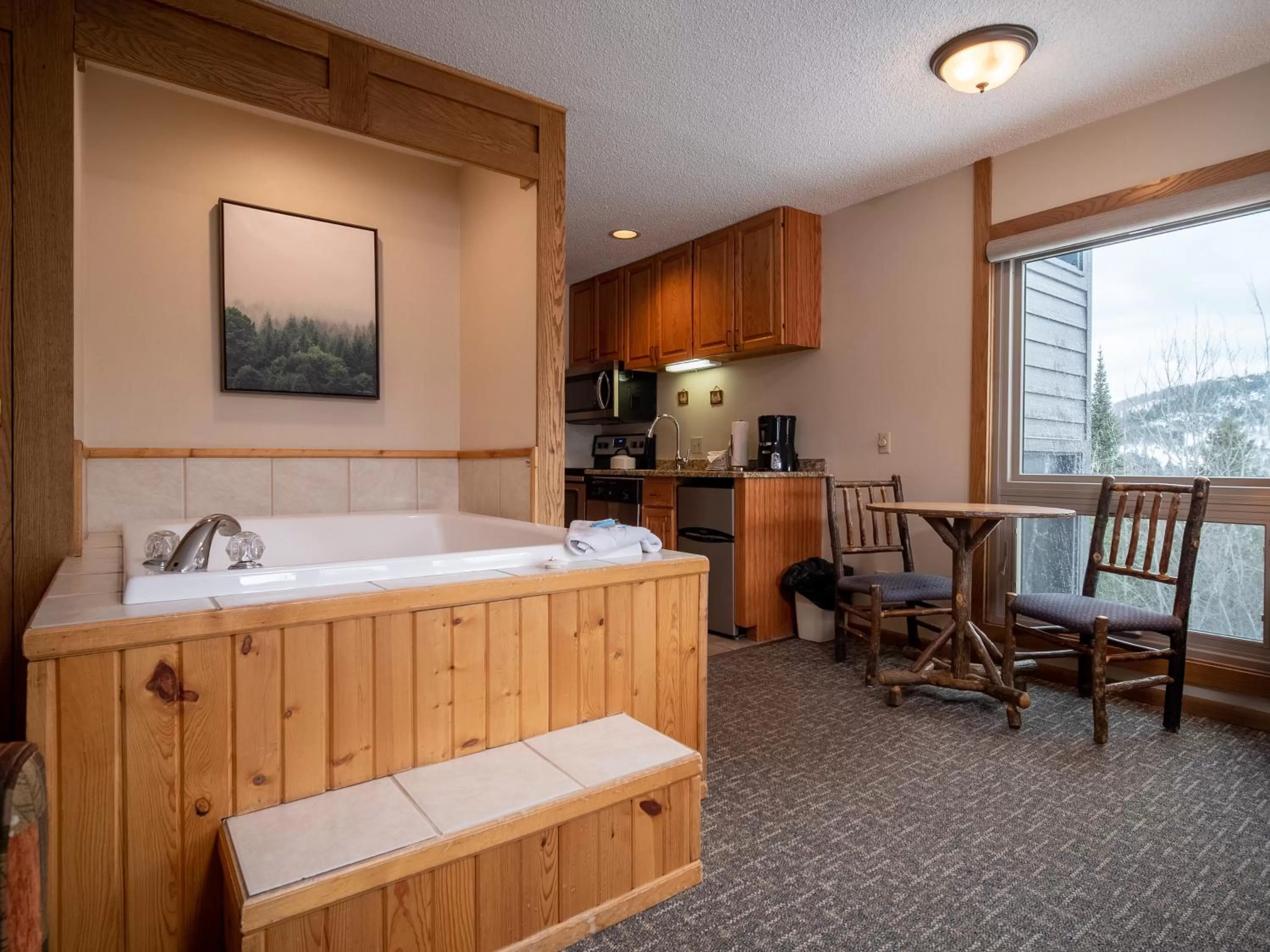 Kitchen/Kitchenette in Caribou Highlands Lodge