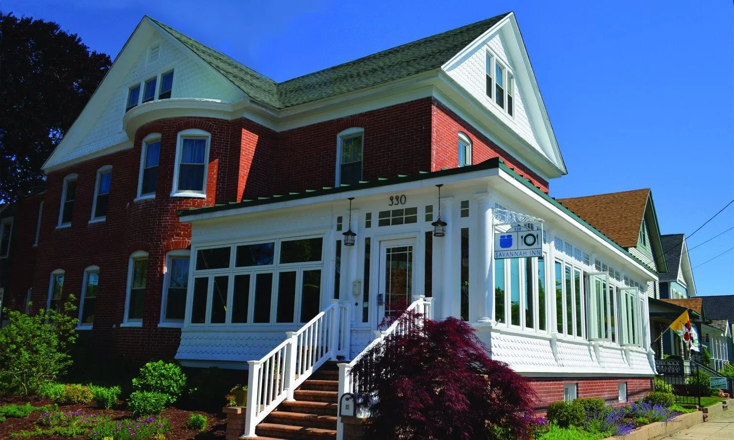 Property Building in Savannah Inn