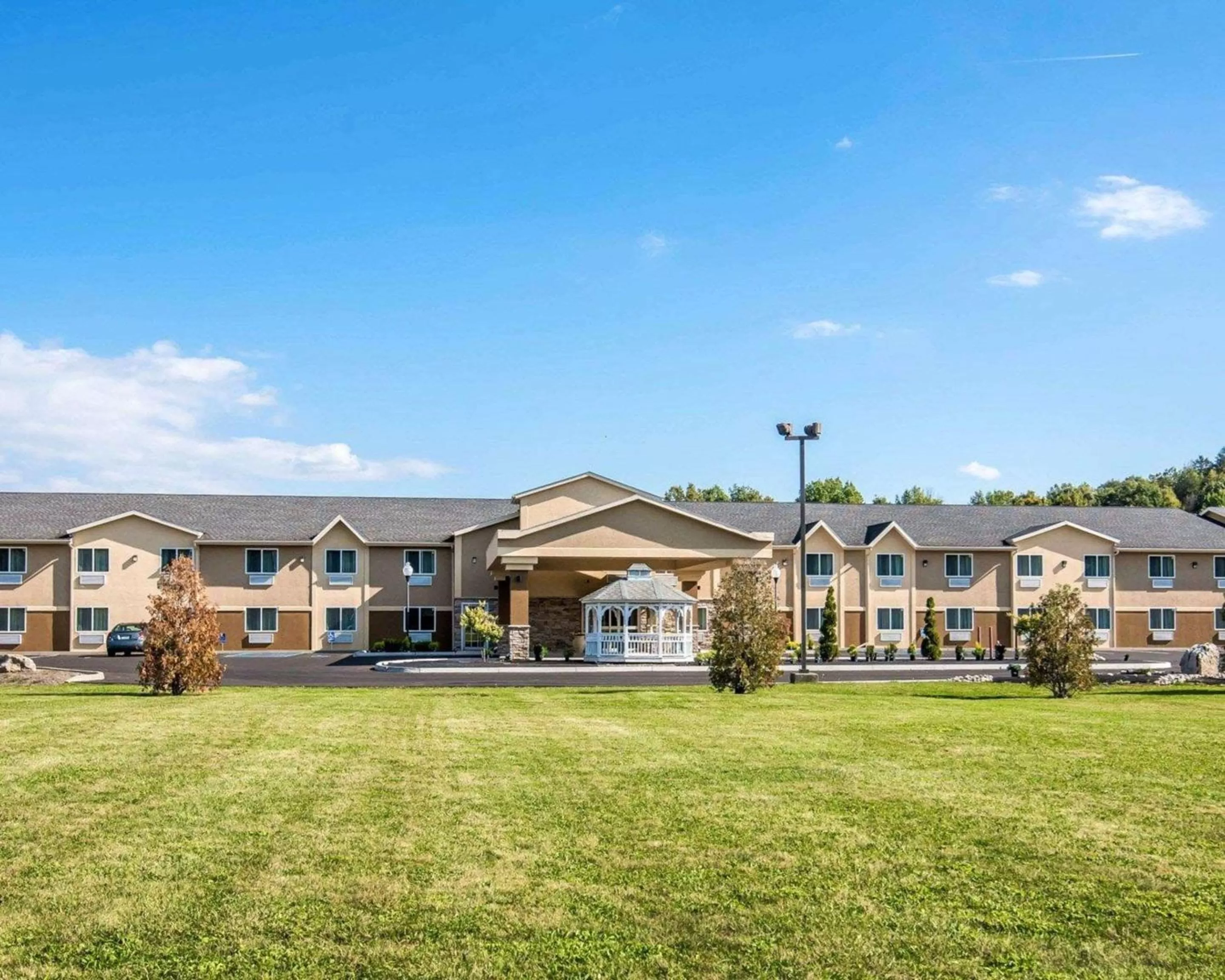 Property building in Comfort Inn Saugerties