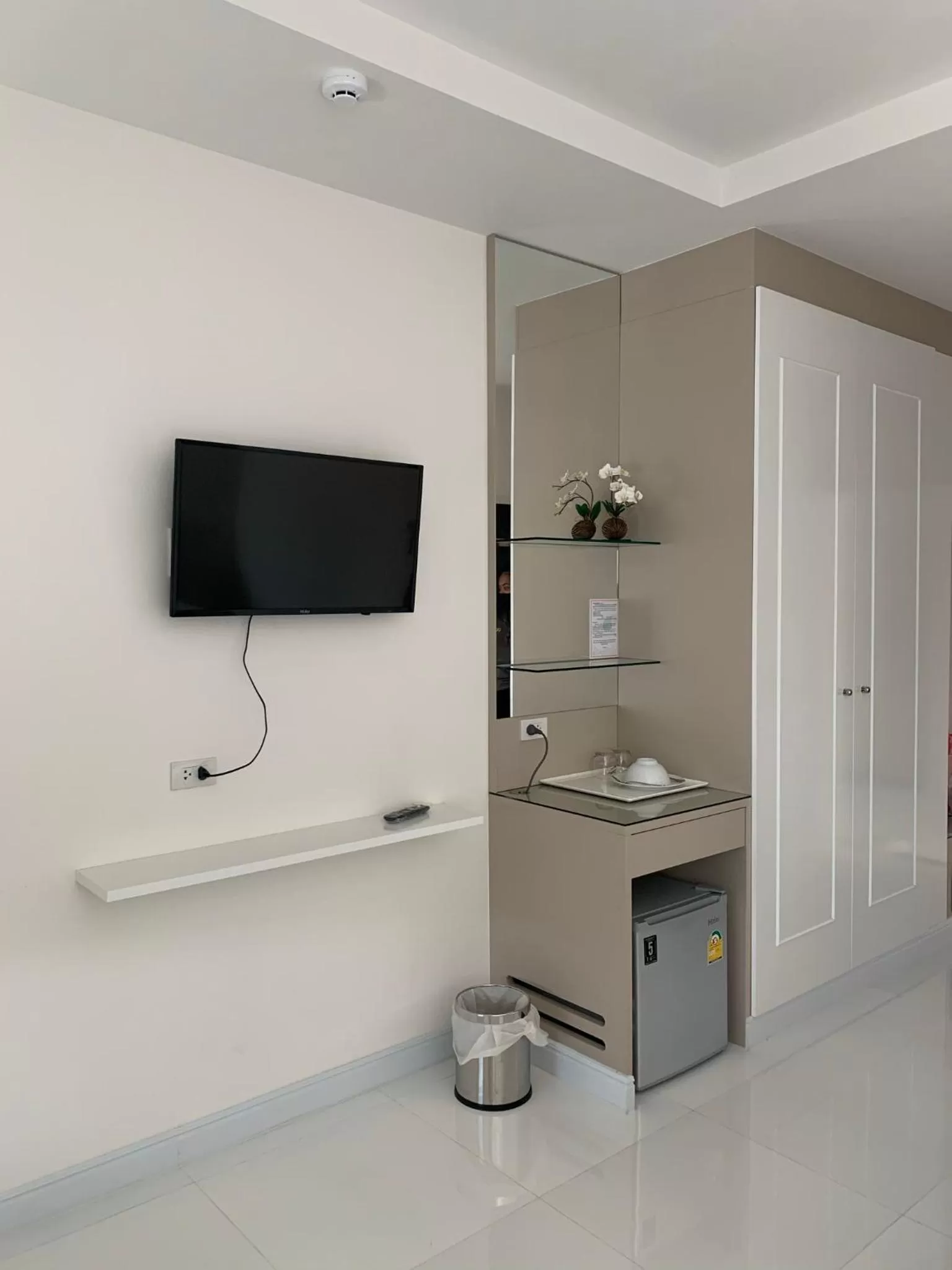 TV and multimedia in Icare Residence & Hotel