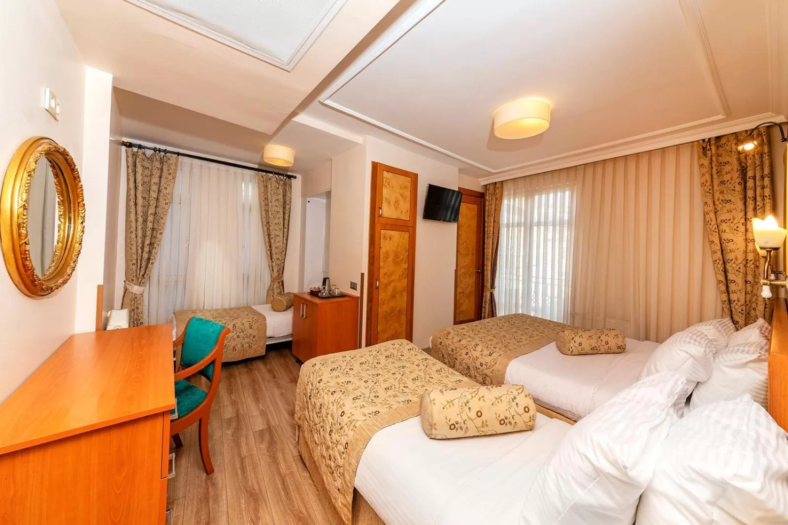 Photo of the whole room, Bed in Santa Ottoman Hotel