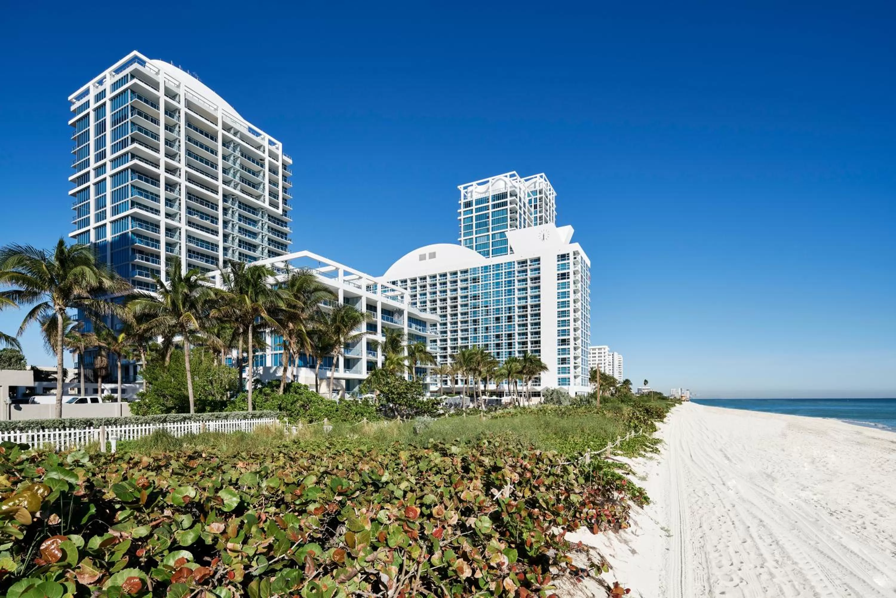 Beach in Carillon Miami Wellness Resort
