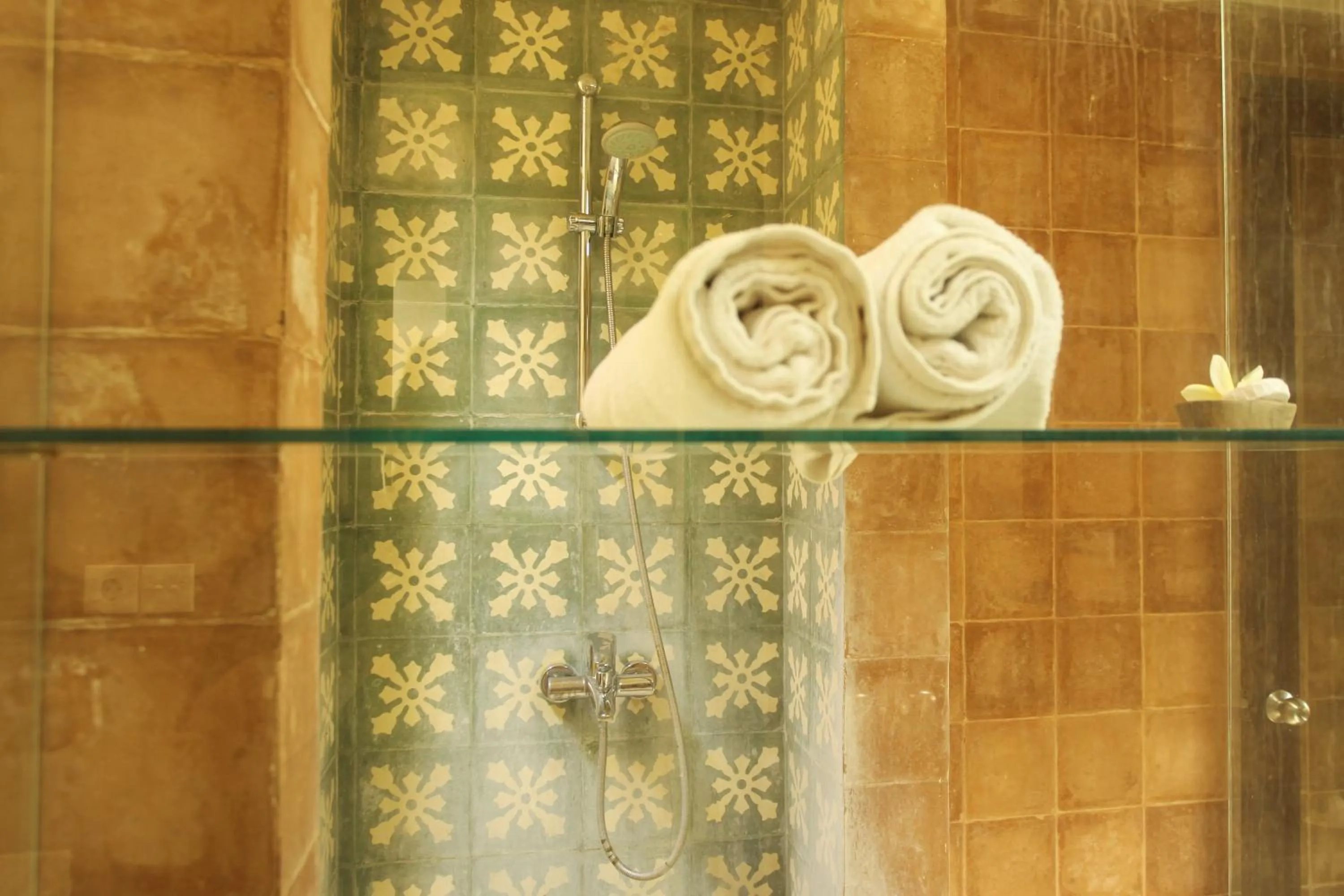 Shower in Visakha Sanur by Puri Signatures