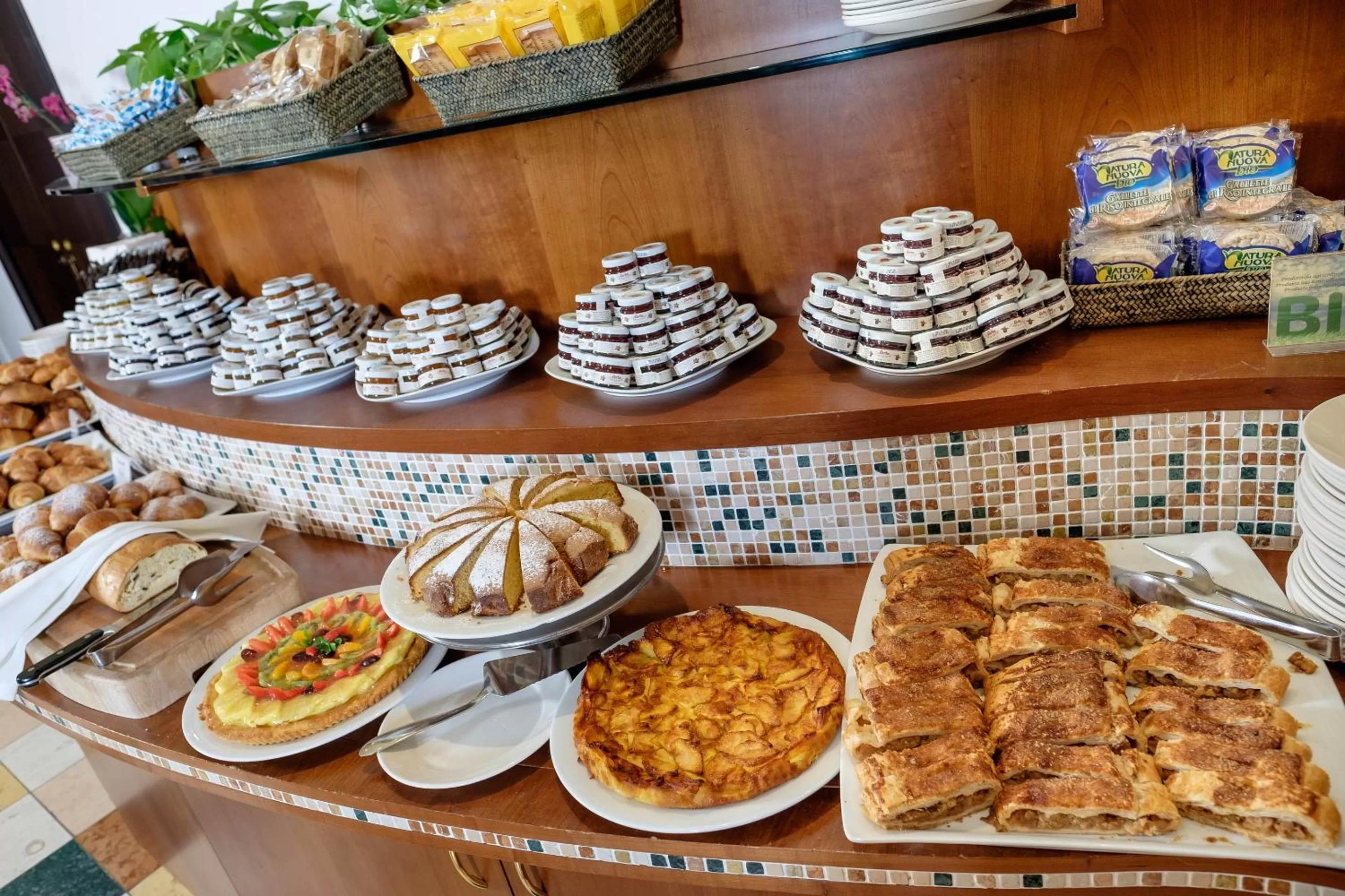 Buffet breakfast in Hotel Villa Malaspina