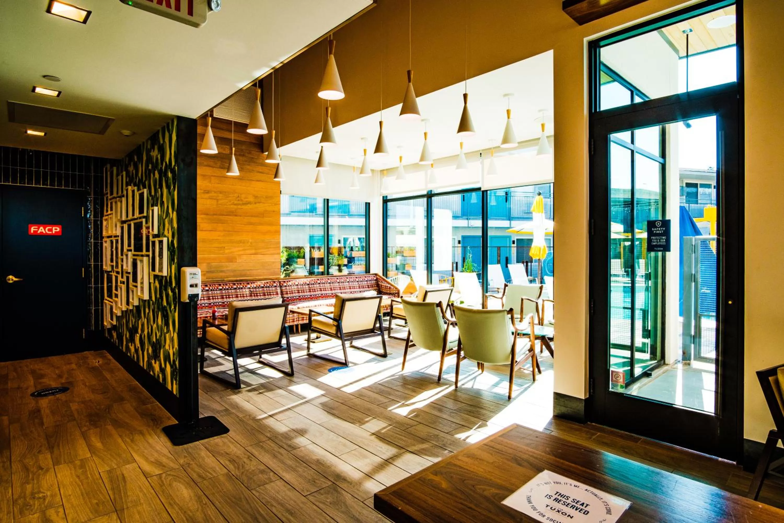 Lounge or bar in voco The Tuxon by IHG