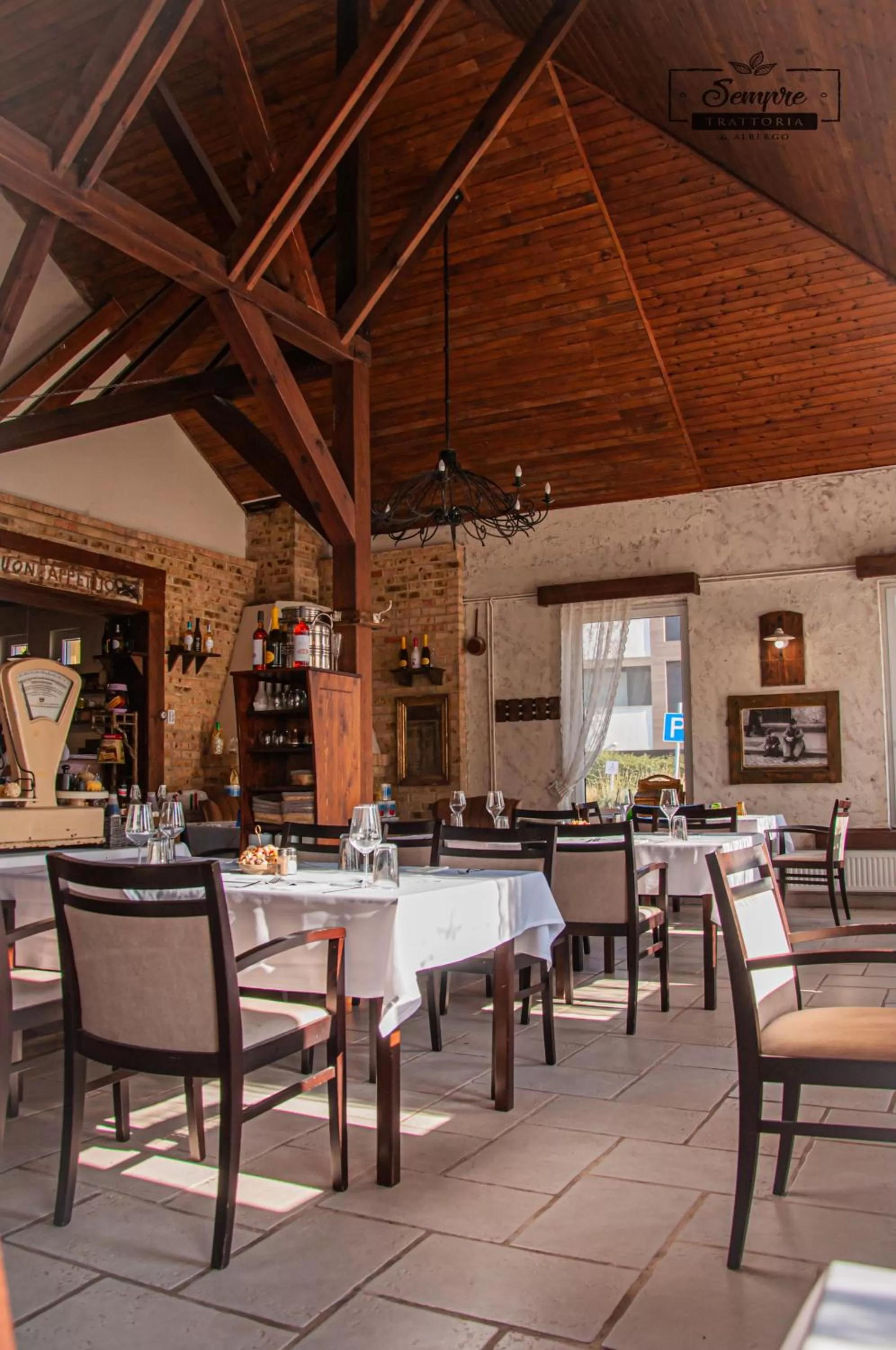 Restaurant/Places to Eat in Sempre Étterem És Panzió