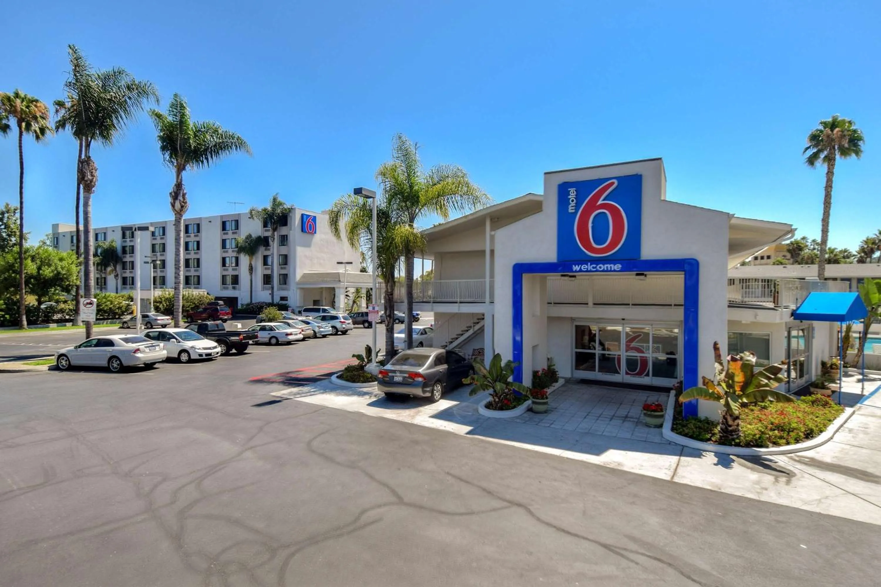 Property building in Motel 6-San Diego, CA - Hotel Circle - Mission Valley