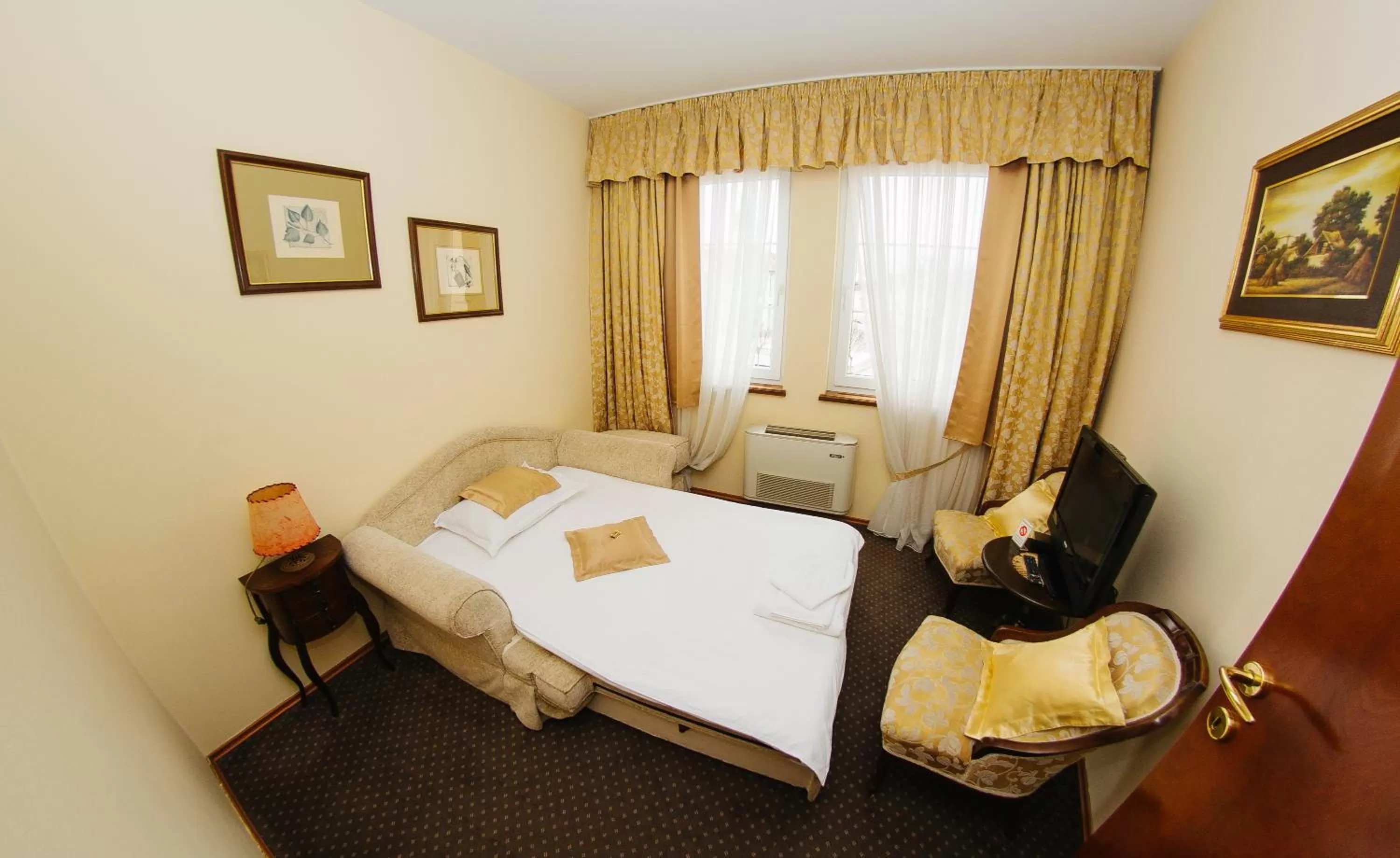 Photo of the whole room, Bed in Garni Hotel Andric