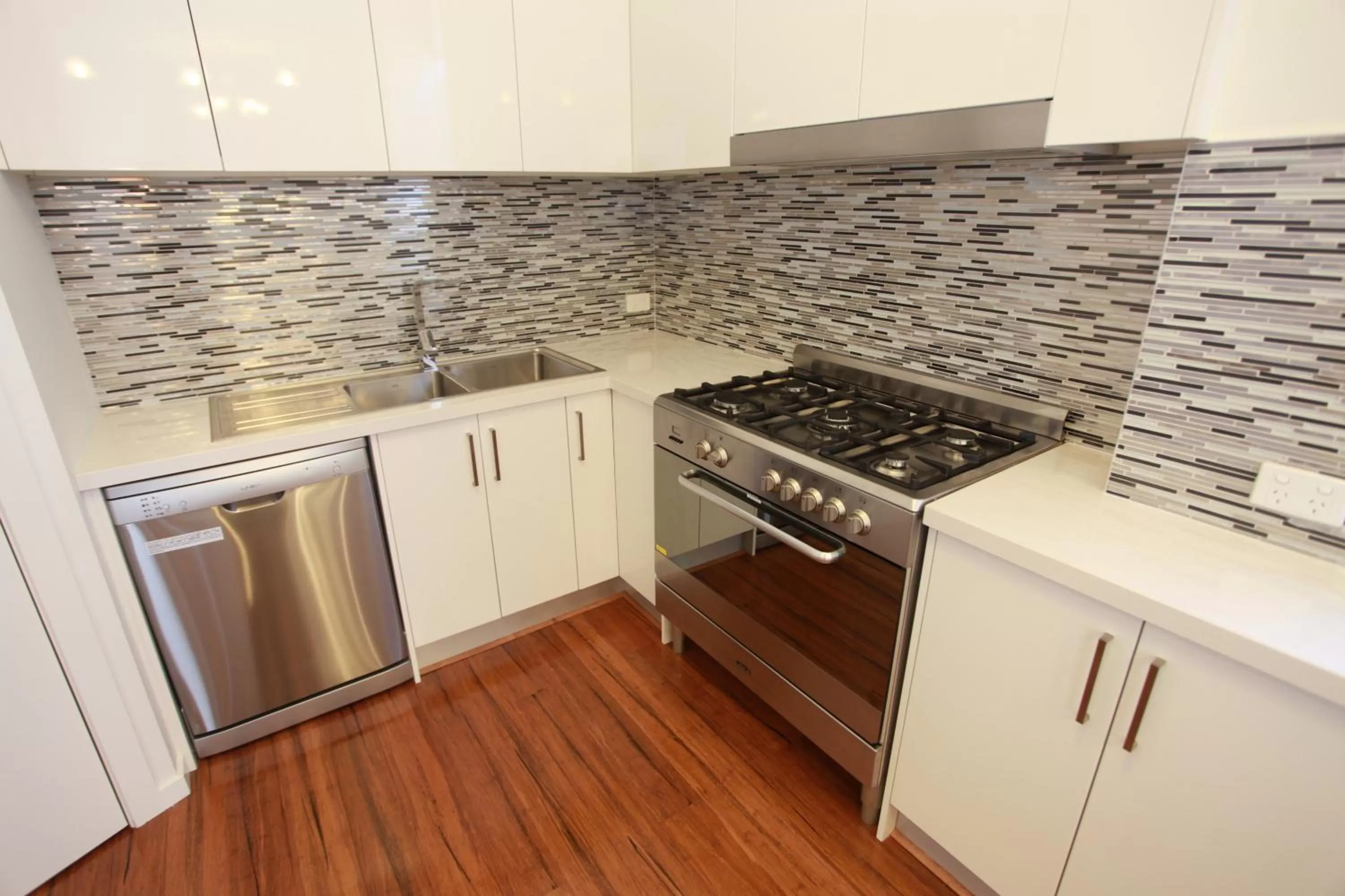 Kitchen or kitchenette, Kitchen/Kitchenette in Ballarat Premier Apartments
