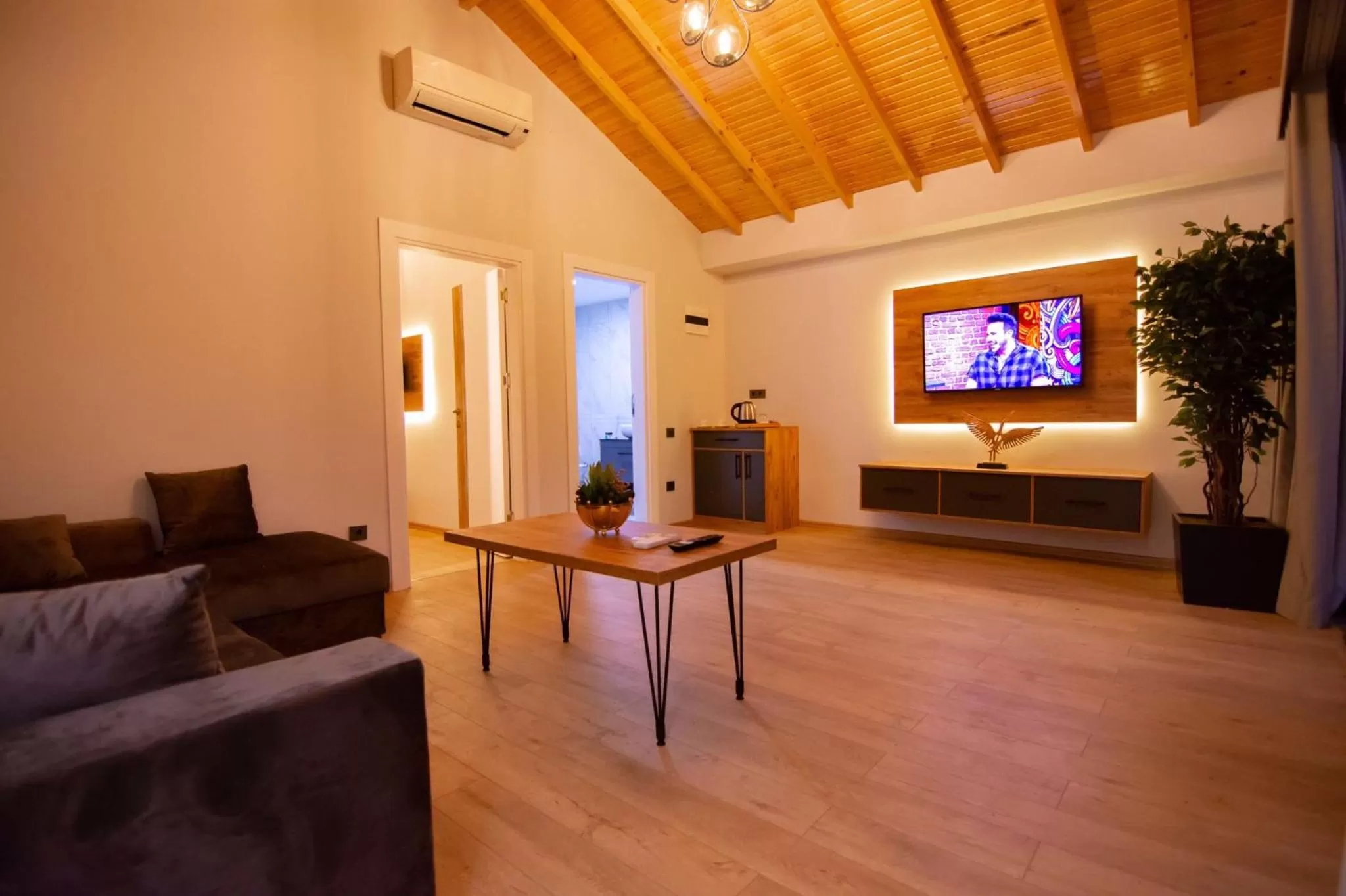 Communal lounge/ TV room, Seating Area in Sandal Otel