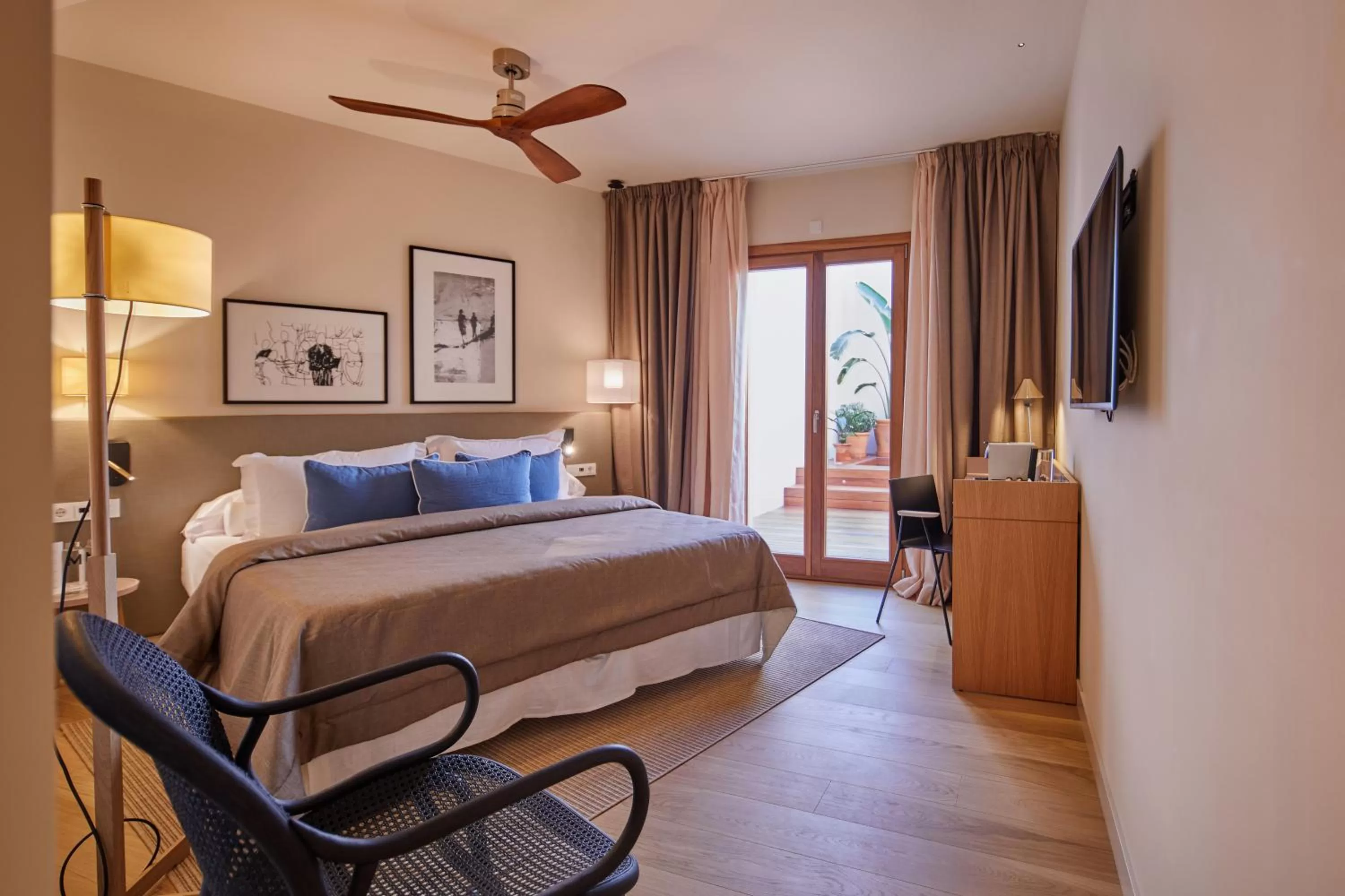 Photo of the whole room, Bed in Mon Boutique Hotel