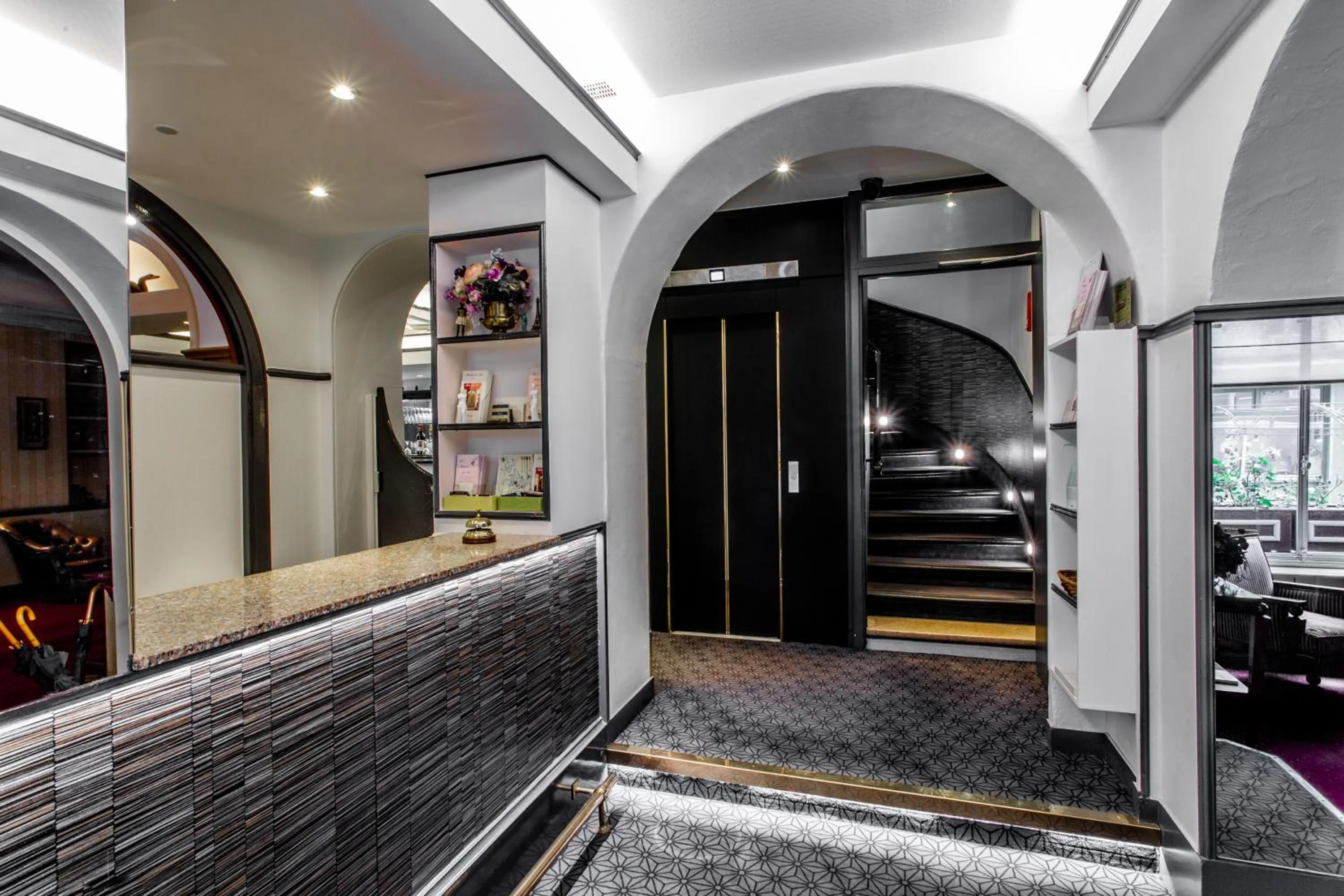 Facade/entrance in Hotel du Pré