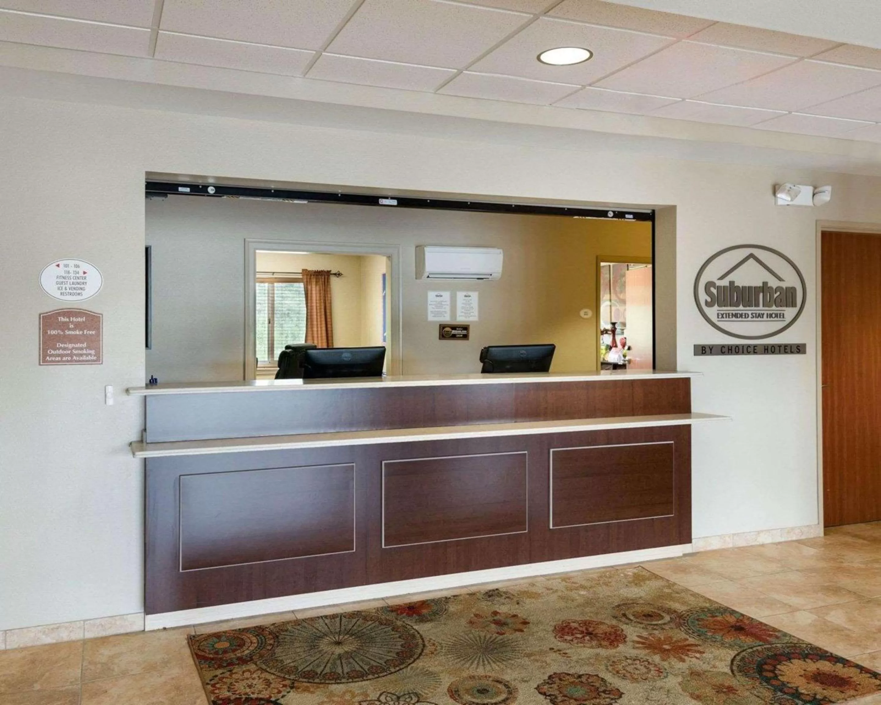 Lobby or reception in Suburban Studios Triadelphia - Wheeling at The Highlands