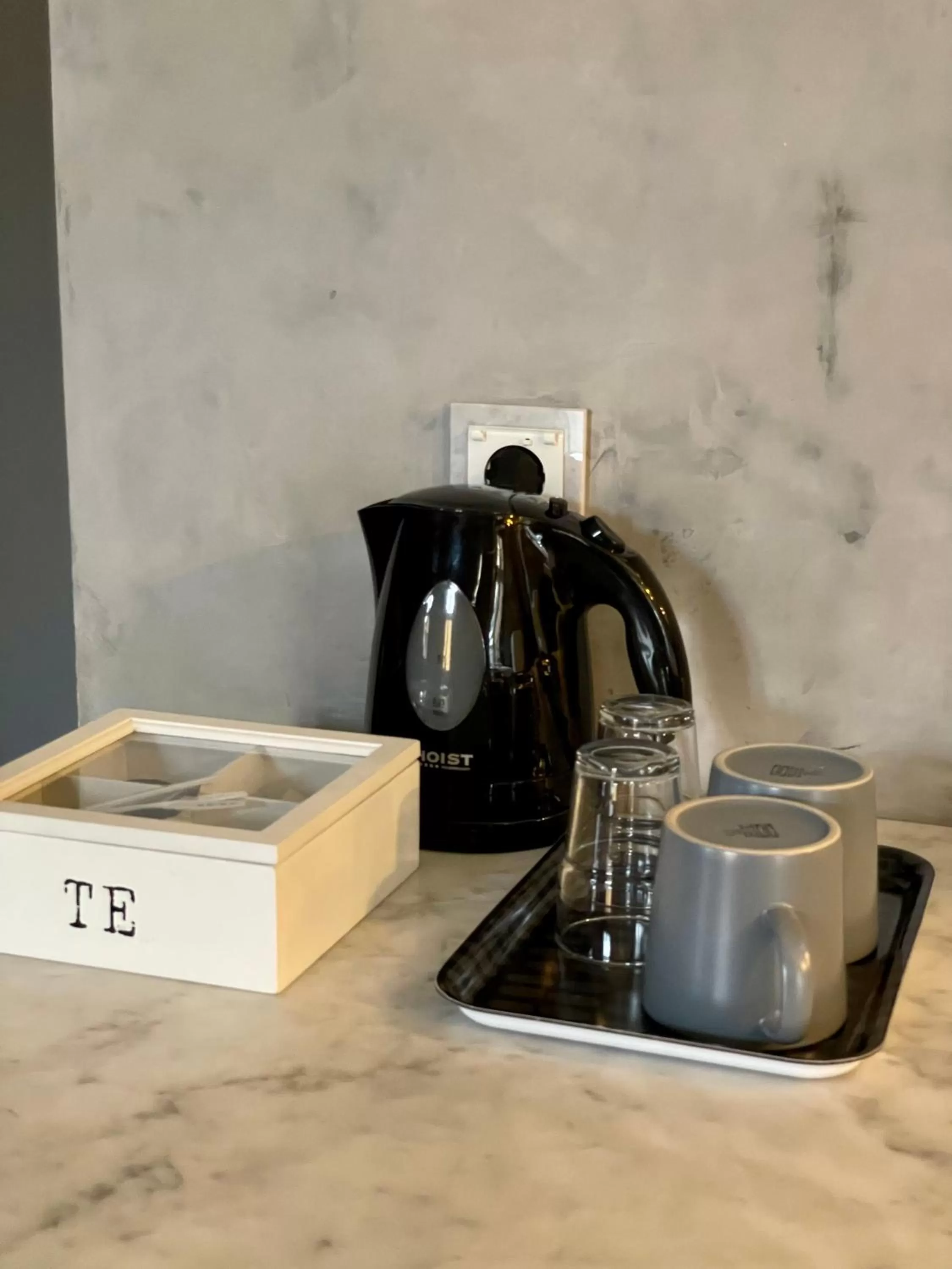 Coffee/tea facilities in Unique Hotel