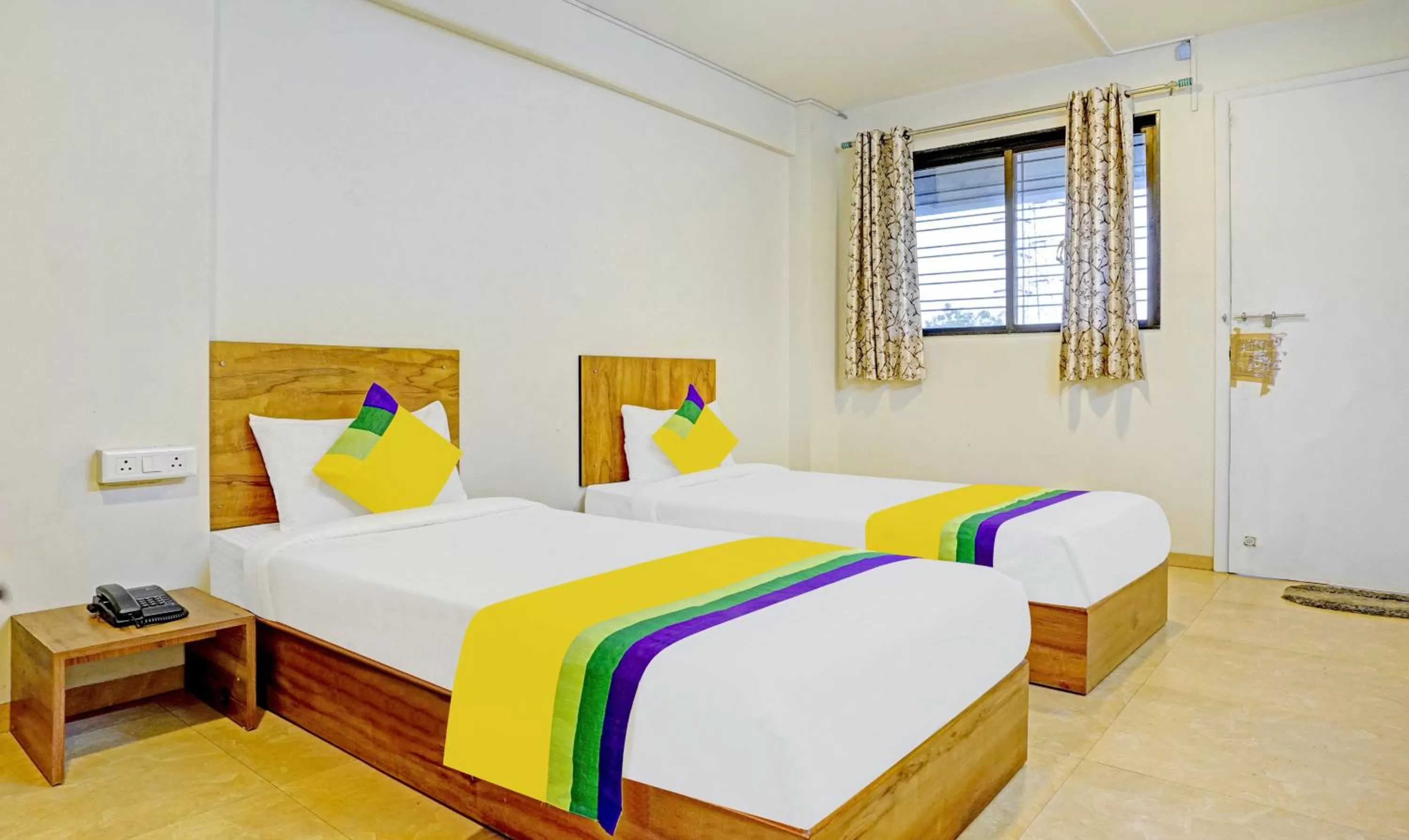 Bedroom, Bed in Itsy Hotels Oasis Pride