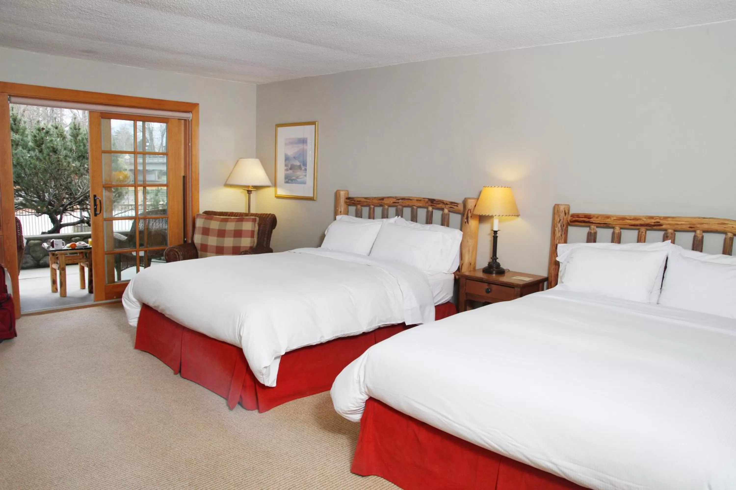 Photo of the whole room, Bed in The Lodge at Riverside