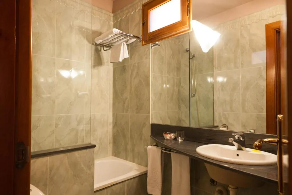 Bathroom in Hotel Vetusta