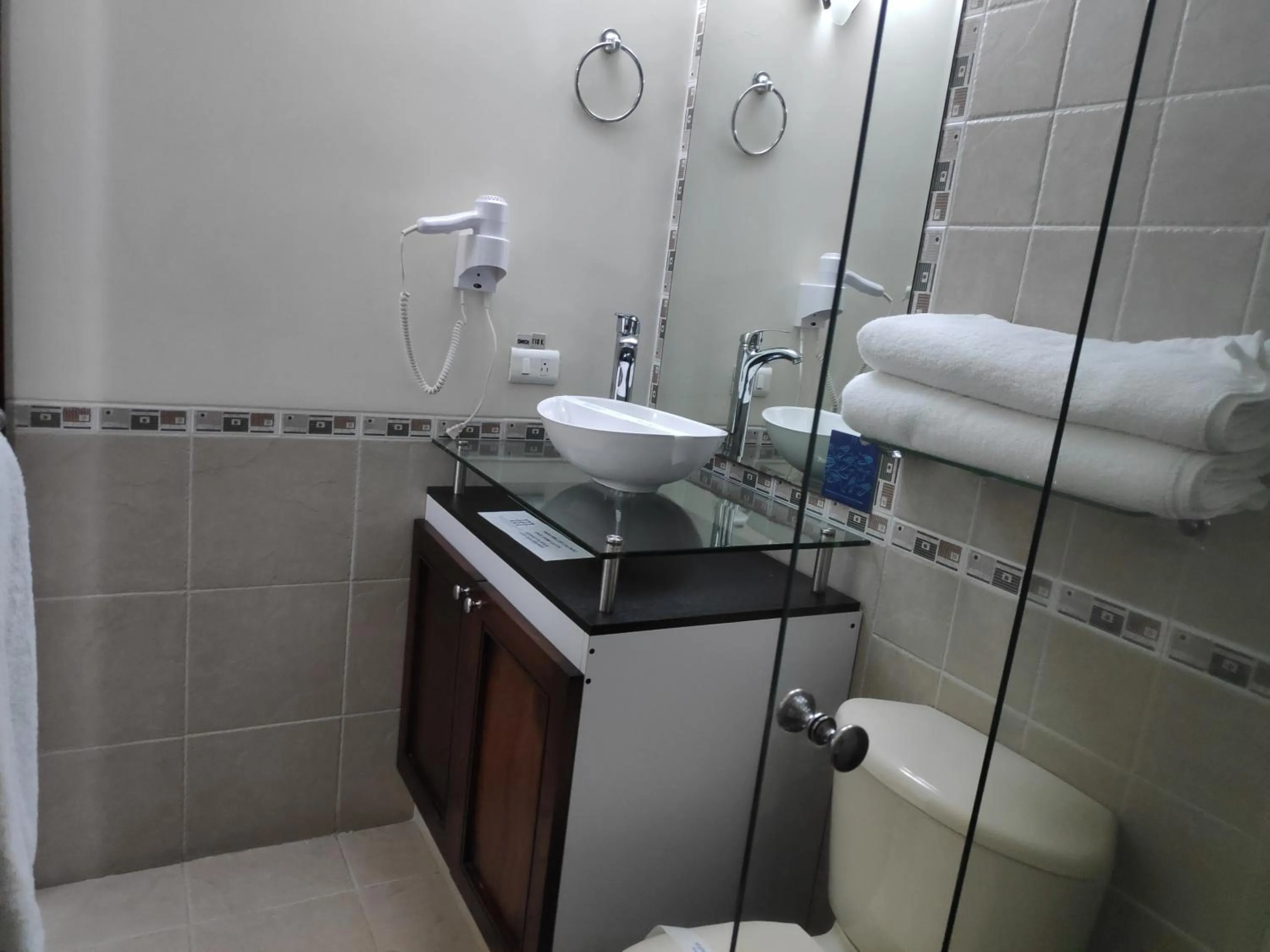 Shower in Hotel Mediterraneo