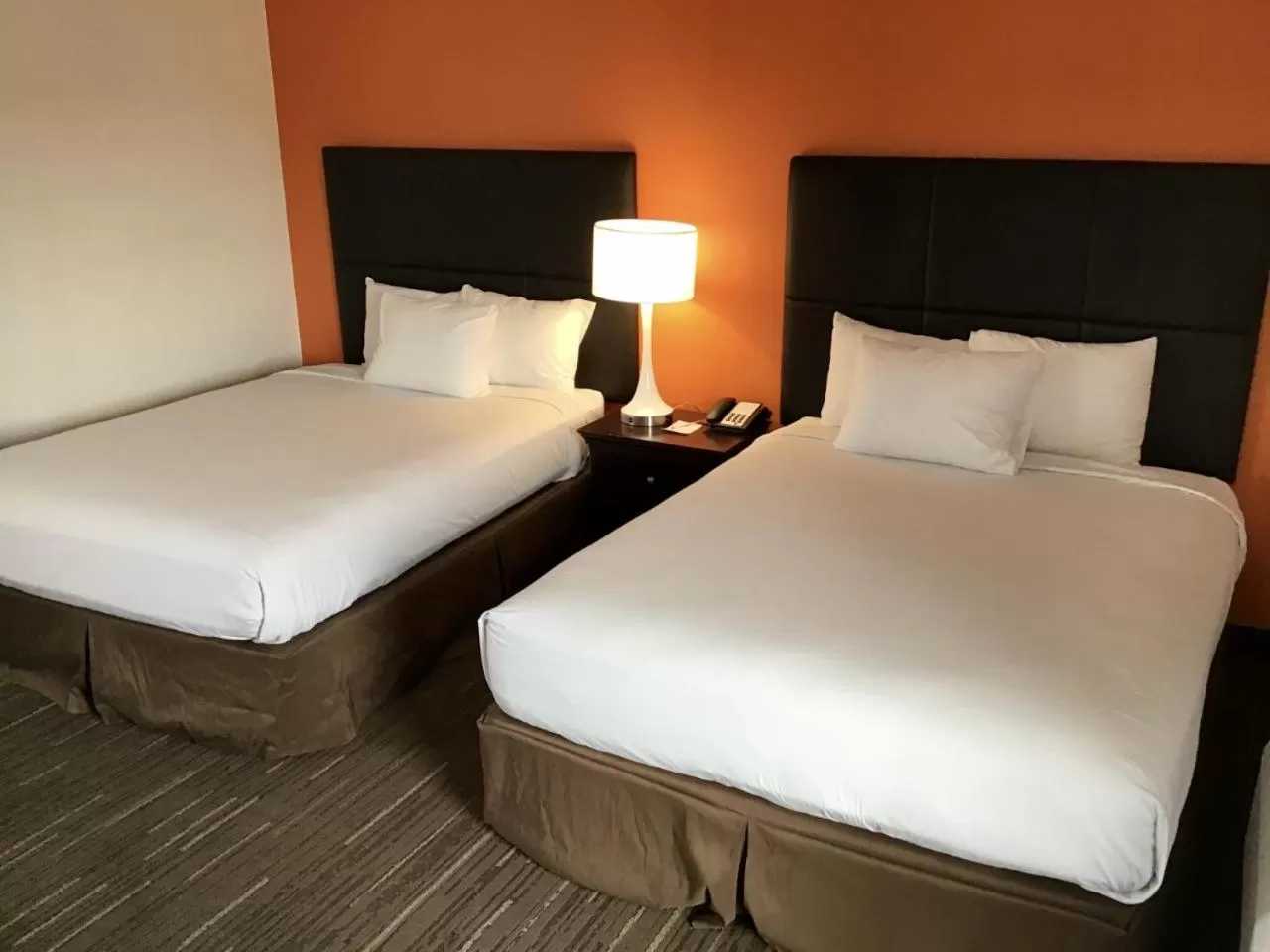 Bed in Howard Johnson by Wyndham Spokane North